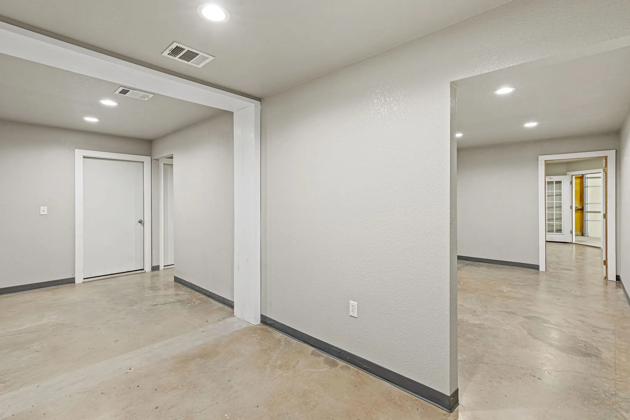 Warehouse For Rent in Wise County , 2601 S Highway 287 600, Decatur, Texas 76234, 0, 0, Garage spaces, 0 Sqft, built in 1975, Price $2,100, mls#21274965, Real Estate Agent in Decatur, Homes For Rent in Wise county, Homes For Rent in Decatur, Realtor in Decatur Texas, Real Estate Brokerage Independent Realty Texas, Luminita Cordes Realtor