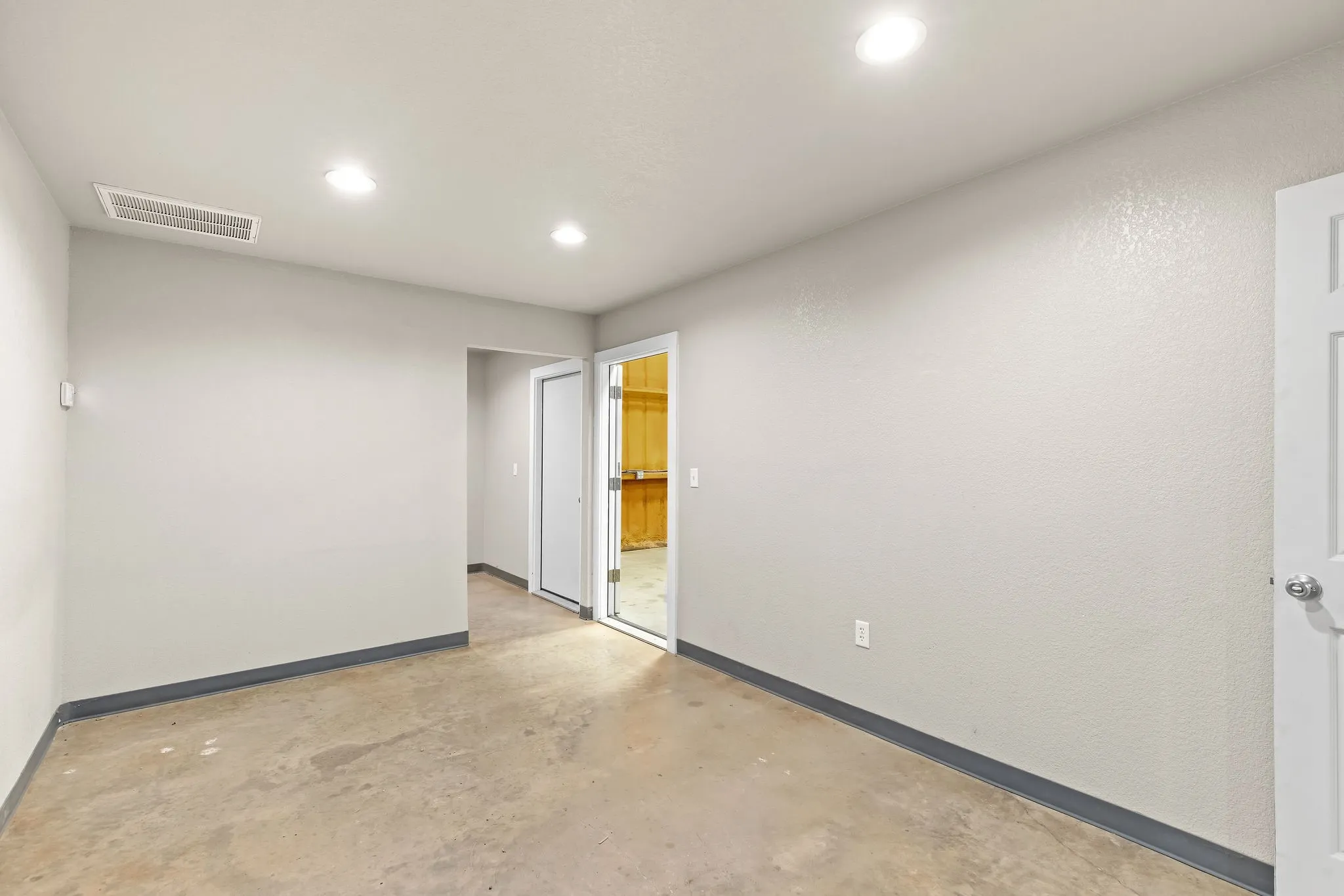 Warehouse For Rent in Wise County , 2601 S Highway 287 500, Decatur, Texas 76234, 0, 0, Garage spaces, 0 Sqft, built in 1975, Price $2,100, mls#21271089, Real Estate Agent in Decatur, Homes For Rent in Wise county, Homes For Rent in Decatur, Realtor in Decatur Texas, Real Estate Brokerage Independent Realty Texas, Luminita Cordes Realtor