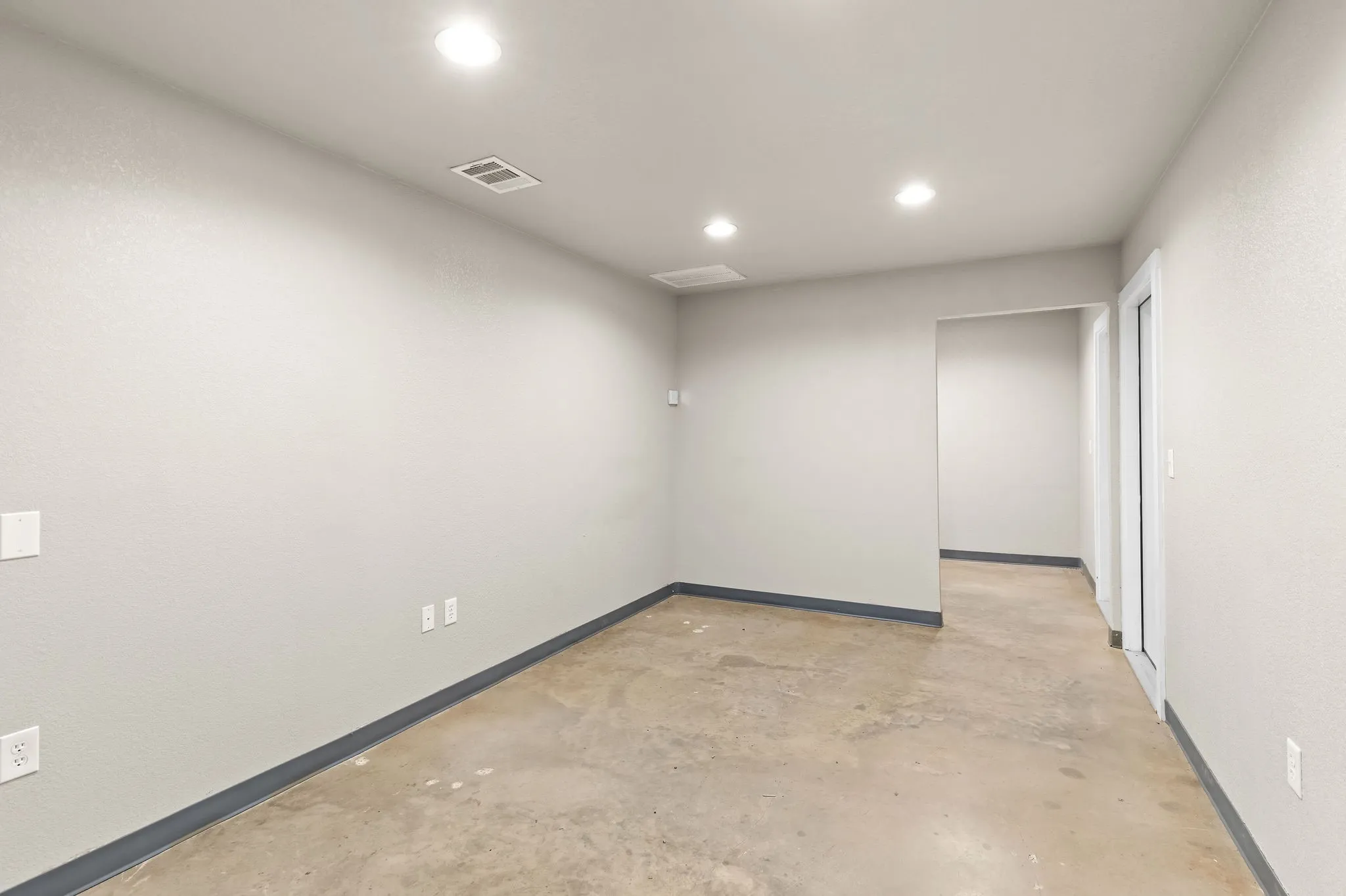 Warehouse For Rent in Wise County , 2601 S Highway 287 500, Decatur, Texas 76234, 0, 0, Garage spaces, 0 Sqft, built in 1975, Price $2,100, mls#21271089, Real Estate Agent in Decatur, Homes For Rent in Wise county, Homes For Rent in Decatur, Realtor in Decatur Texas, Real Estate Brokerage Independent Realty Texas, Luminita Cordes Realtor
