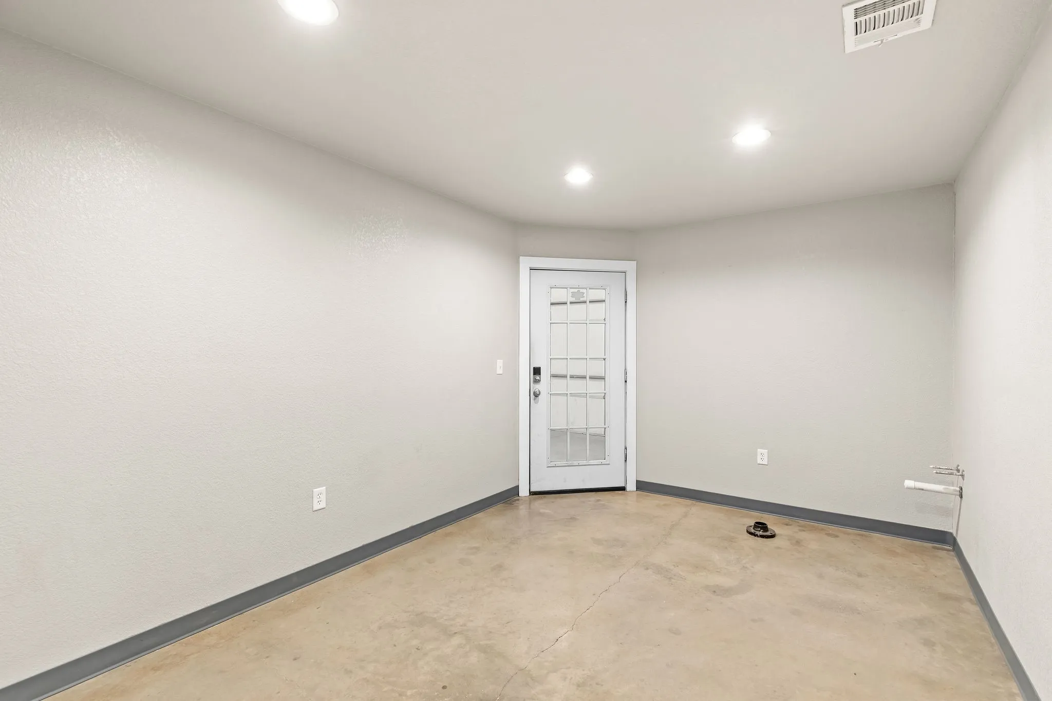 Warehouse For Rent in Wise County , 2601 S Highway 287 500, Decatur, Texas 76234, 0, 0, Garage spaces, 0 Sqft, built in 1975, Price $2,100, mls#21271089, Real Estate Agent in Decatur, Homes For Rent in Wise county, Homes For Rent in Decatur, Realtor in Decatur Texas, Real Estate Brokerage Independent Realty Texas, Luminita Cordes Realtor