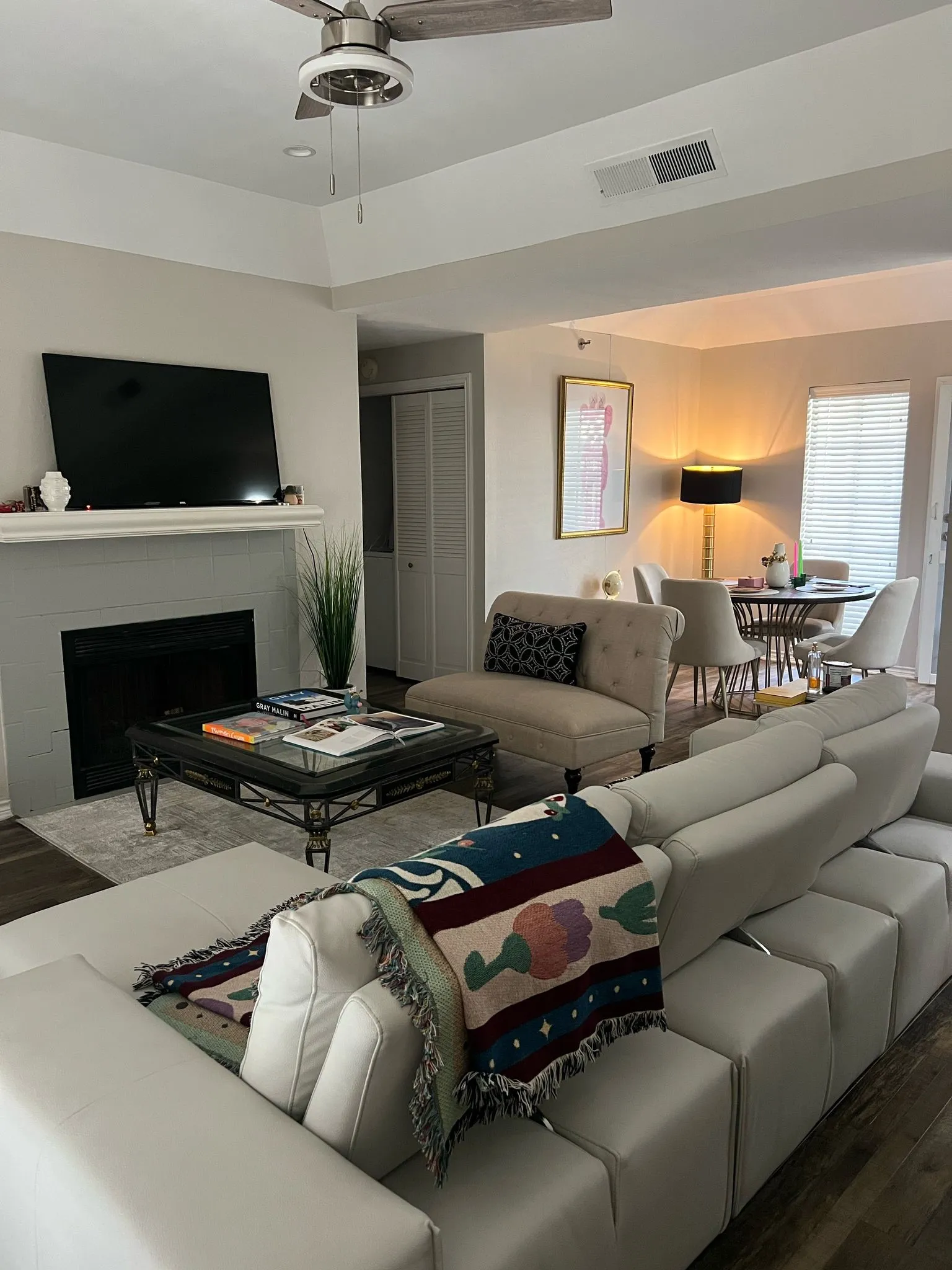 Condominium For Sale in Dallas County , 3105 san jacinto, Dallas, Texas 75204, 0, 2 Bathroom, Garage spaces, 1,064 Sqft, built in 1981, Price $260,000, mls#21251821, Real Estate Agent in Dallas, Homes For Sale in Dallas county, Homes For Sale in Dallas, Realtor in Dallas Texas, Real Estate Brokerage Independent Realty Texas, Luminita Cordes Realtor