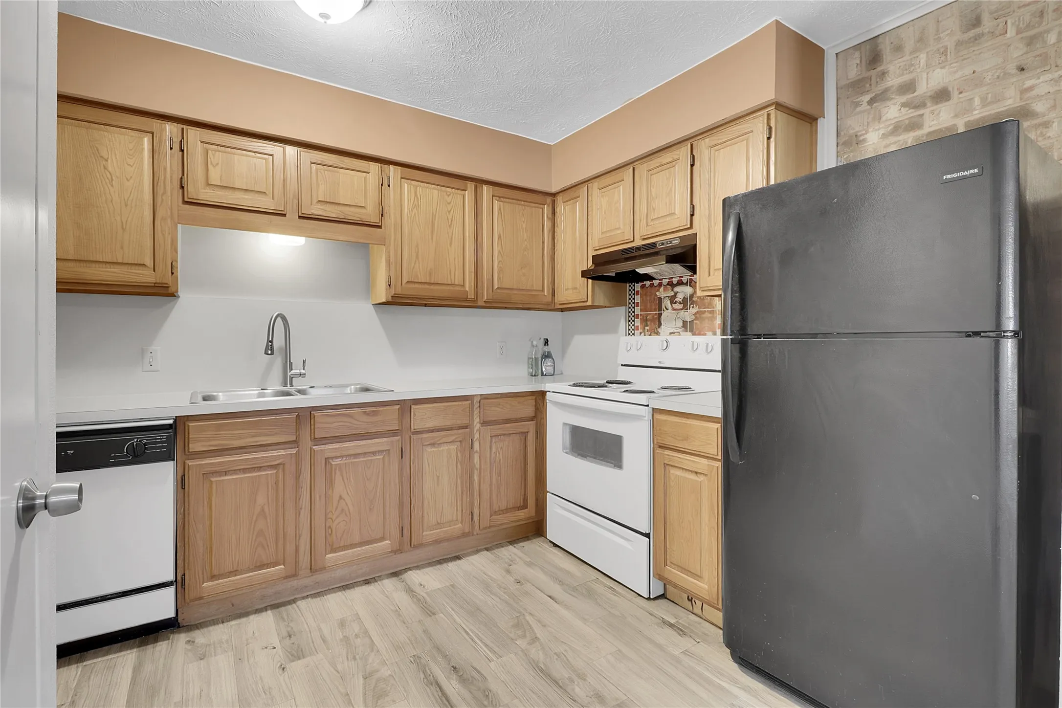 Townhouse For Sale in Dallas County , 44 E Mountain Creek Drive, Grand Prairie, Texas 75052, 2 Bedrooms, 1 Bathroom, Garage spaces, 1,332 Sqft, built in 1973, Price $164,500, mls#21272991, Real Estate Agent in Grand Prairie, Homes For Sale in Dallas county, Homes For Sale in Grand Prairie, Realtor in Grand Prairie Texas, Real Estate Brokerage Independent Realty Texas, Luminita Cordes Realtor