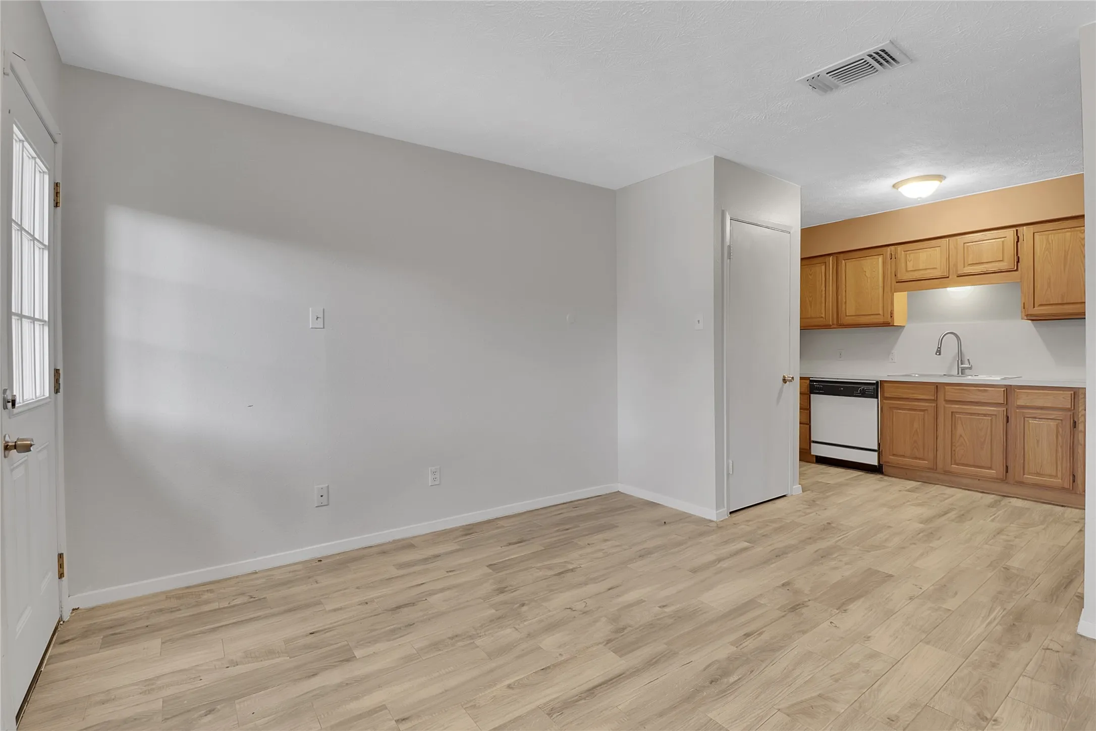 Townhouse For Sale in Dallas County , 44 E Mountain Creek Drive, Grand Prairie, Texas 75052, 2 Bedrooms, 1 Bathroom, Garage spaces, 1,332 Sqft, built in 1973, Price $164,500, mls#21272991, Real Estate Agent in Grand Prairie, Homes For Sale in Dallas county, Homes For Sale in Grand Prairie, Realtor in Grand Prairie Texas, Real Estate Brokerage Independent Realty Texas, Luminita Cordes Realtor
