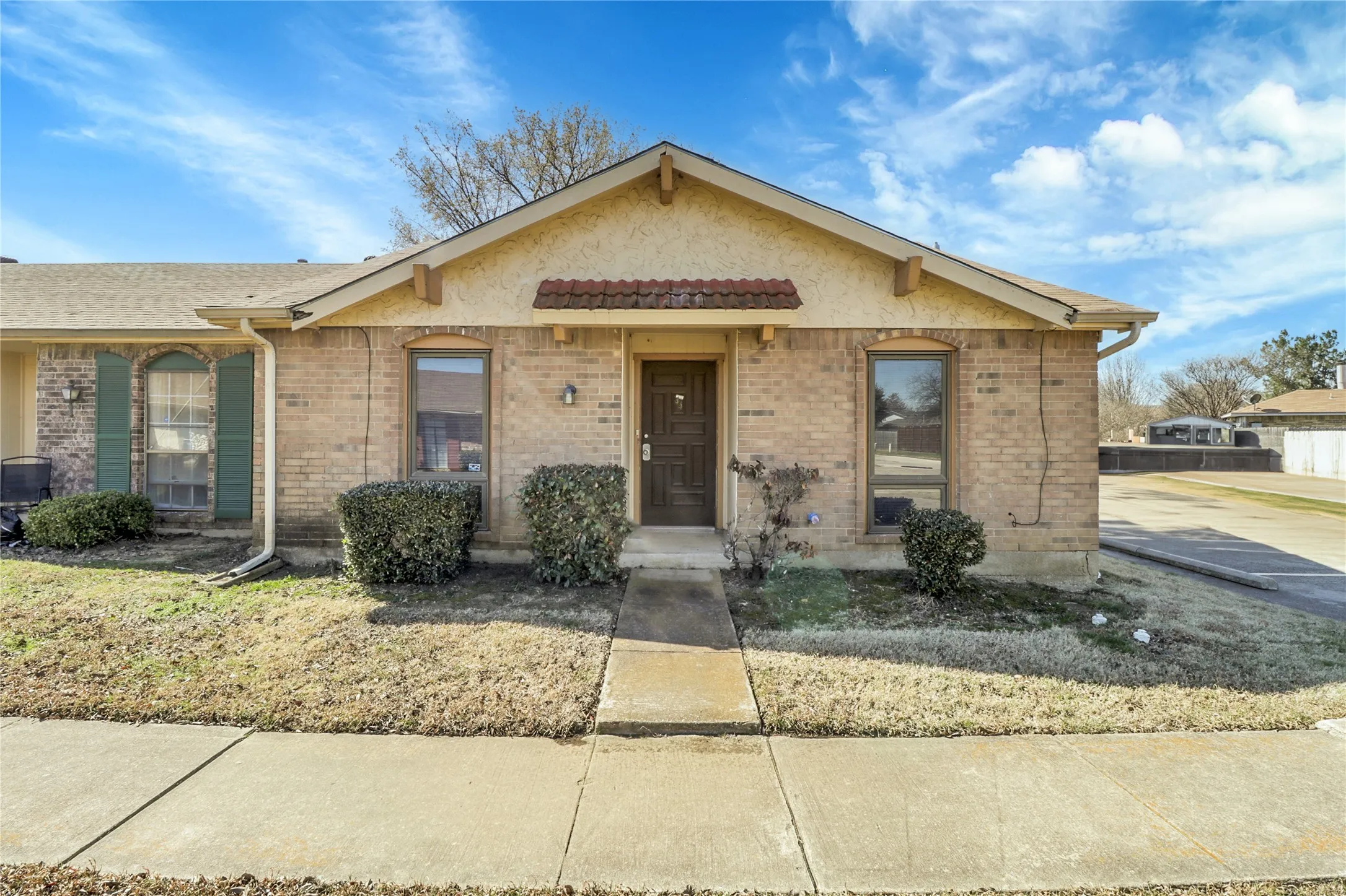 Townhouse For Sale in Dallas County , 44 E Mountain Creek Drive, Grand Prairie, Texas 75052, 2 Bedrooms, 1 Bathroom, Garage spaces, 1,332 Sqft, built in 1973, Price $164,500, mls#21272991, Real Estate Agent in Grand Prairie, Homes For Sale in Dallas county, Homes For Sale in Grand Prairie, Realtor in Grand Prairie Texas, Real Estate Brokerage Independent Realty Texas, Luminita Cordes Realtor