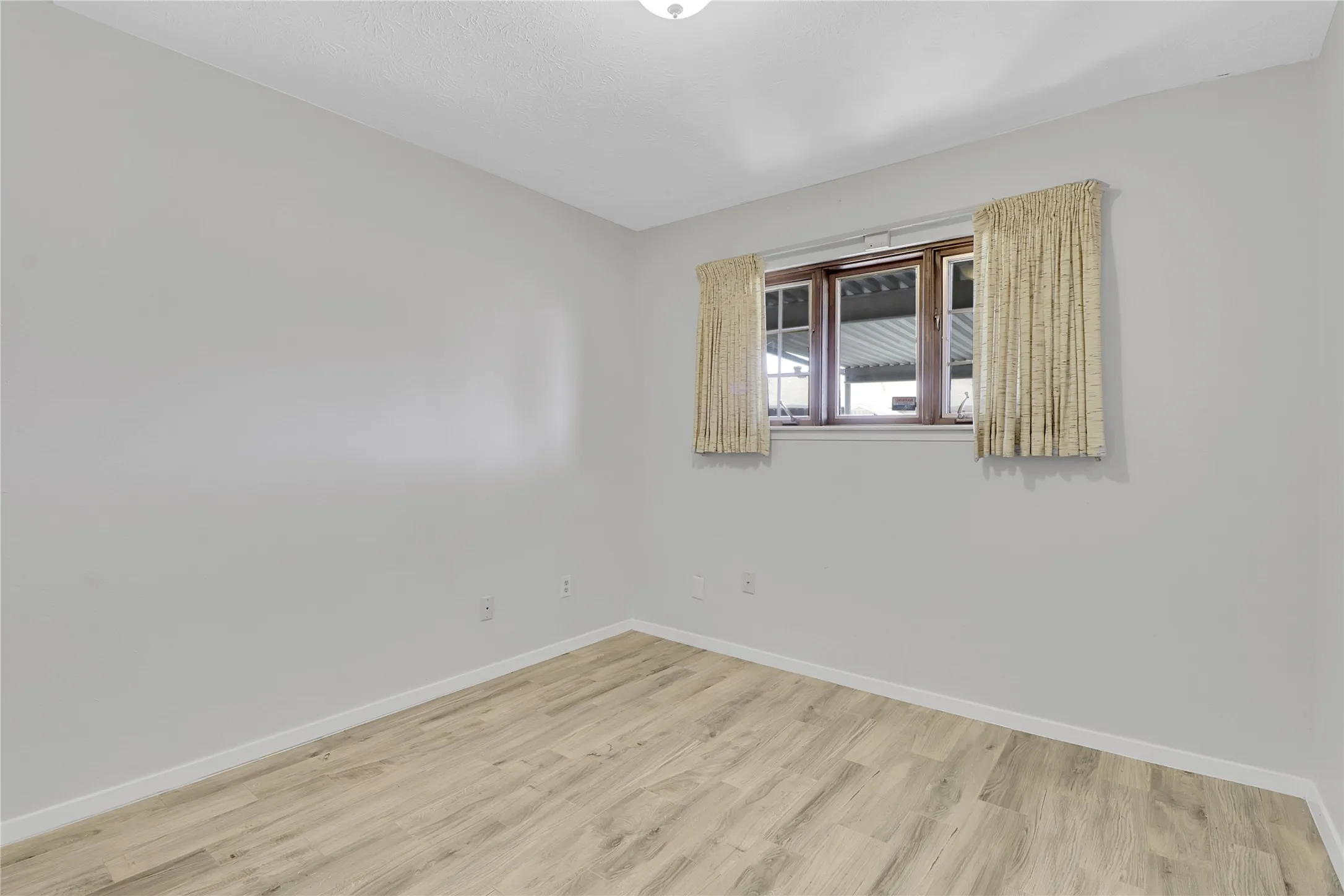 Townhouse For Sale in Dallas County , 44 E Mountain Creek Drive, Grand Prairie, Texas 75052, 2 Bedrooms, 1 Bathroom, Garage spaces, 1,332 Sqft, built in 1973, Price $164,500, mls#21272991, Real Estate Agent in Grand Prairie, Homes For Sale in Dallas county, Homes For Sale in Grand Prairie, Realtor in Grand Prairie Texas, Real Estate Brokerage Independent Realty Texas, Luminita Cordes Realtor