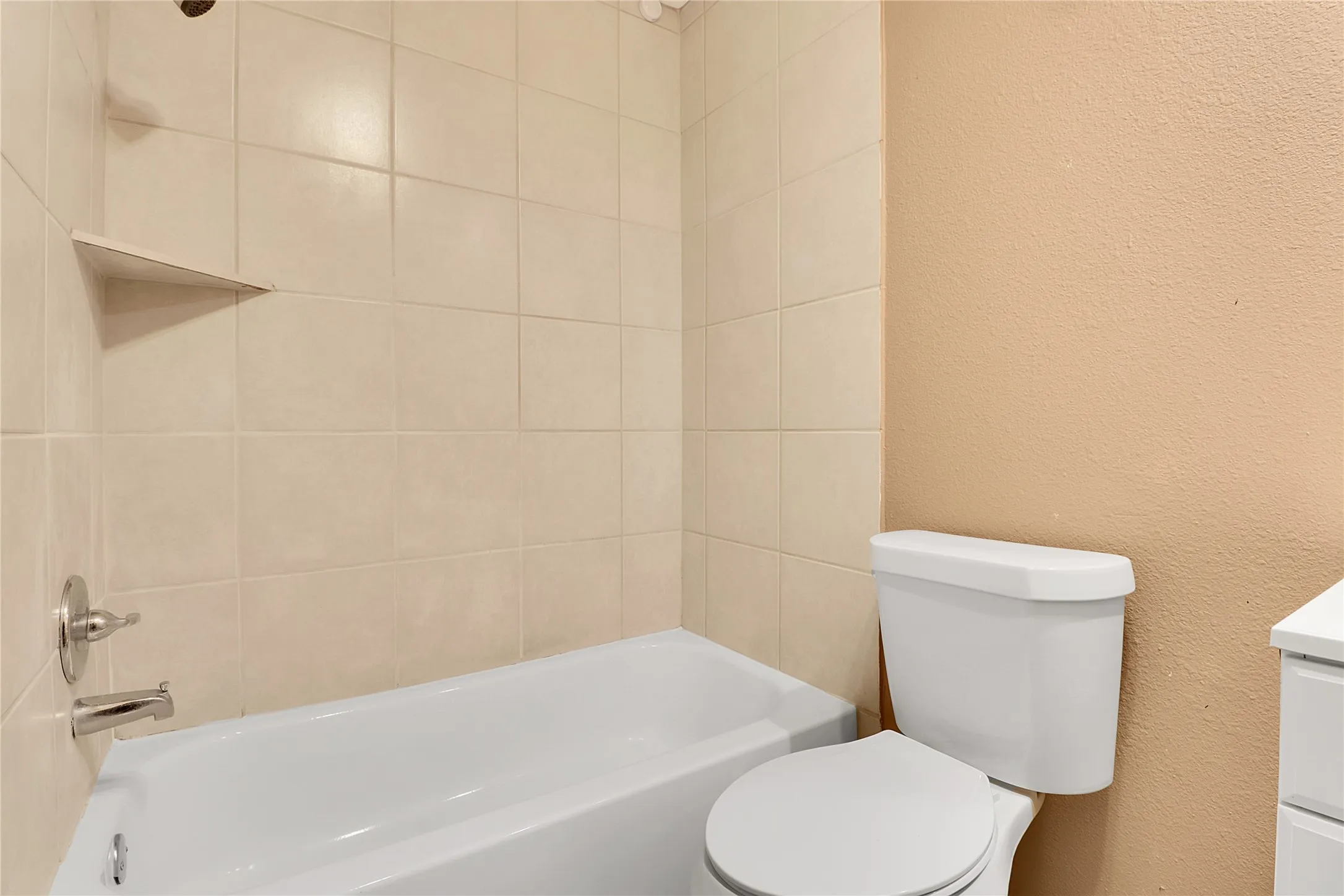 Townhouse For Sale in Dallas County , 44 E Mountain Creek Drive, Grand Prairie, Texas 75052, 2 Bedrooms, 1 Bathroom, Garage spaces, 1,332 Sqft, built in 1973, Price $164,500, mls#21272991, Real Estate Agent in Grand Prairie, Homes For Sale in Dallas county, Homes For Sale in Grand Prairie, Realtor in Grand Prairie Texas, Real Estate Brokerage Independent Realty Texas, Luminita Cordes Realtor