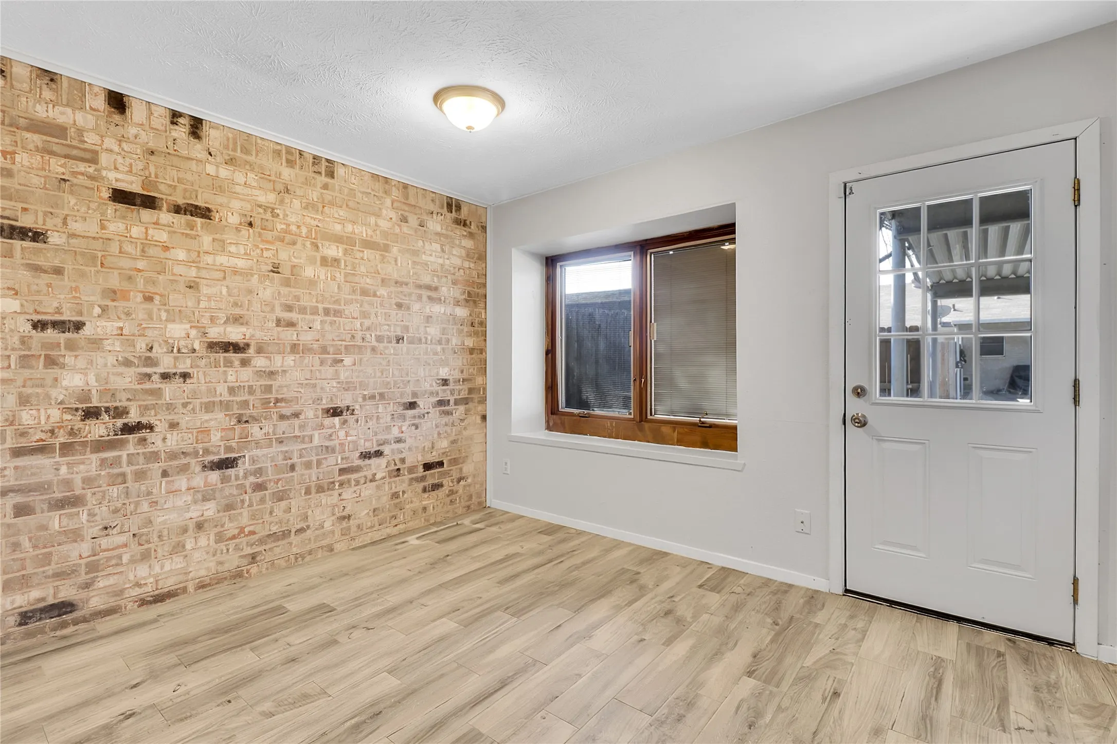 Townhouse For Sale in Dallas County , 44 E Mountain Creek Drive, Grand Prairie, Texas 75052, 2 Bedrooms, 1 Bathroom, Garage spaces, 1,332 Sqft, built in 1973, Price $164,500, mls#21272991, Real Estate Agent in Grand Prairie, Homes For Sale in Dallas county, Homes For Sale in Grand Prairie, Realtor in Grand Prairie Texas, Real Estate Brokerage Independent Realty Texas, Luminita Cordes Realtor