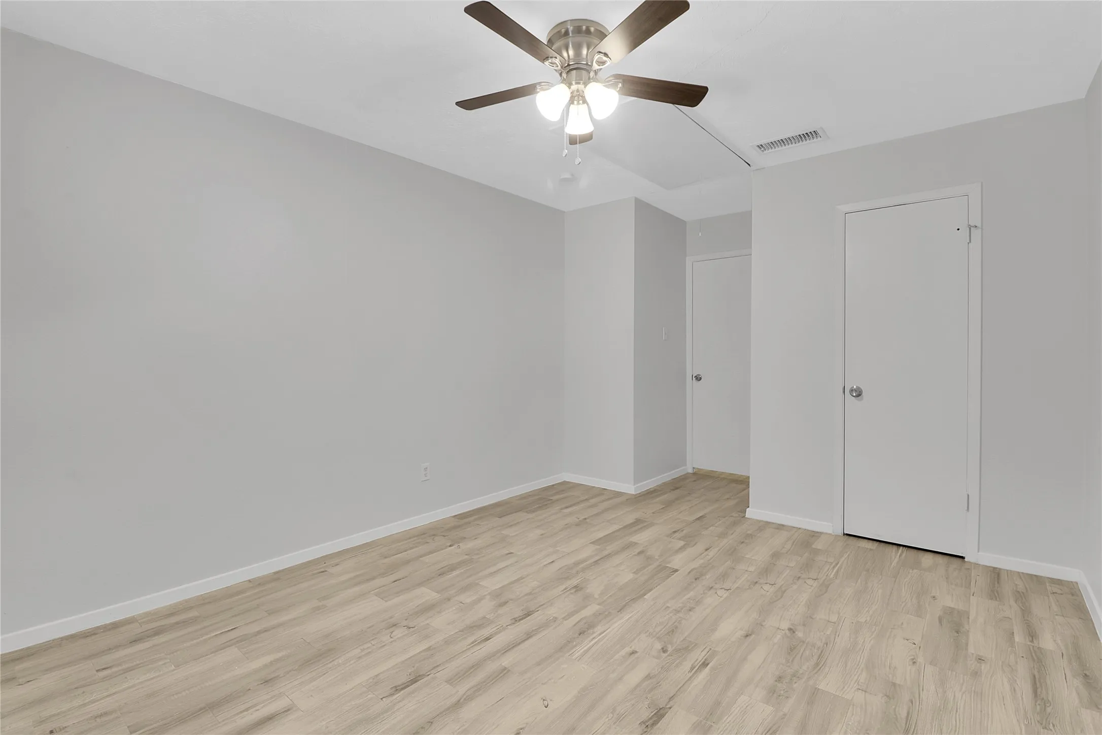 Townhouse For Sale in Dallas County , 44 E Mountain Creek Drive, Grand Prairie, Texas 75052, 2 Bedrooms, 1 Bathroom, Garage spaces, 1,332 Sqft, built in 1973, Price $164,500, mls#21272991, Real Estate Agent in Grand Prairie, Homes For Sale in Dallas county, Homes For Sale in Grand Prairie, Realtor in Grand Prairie Texas, Real Estate Brokerage Independent Realty Texas, Luminita Cordes Realtor