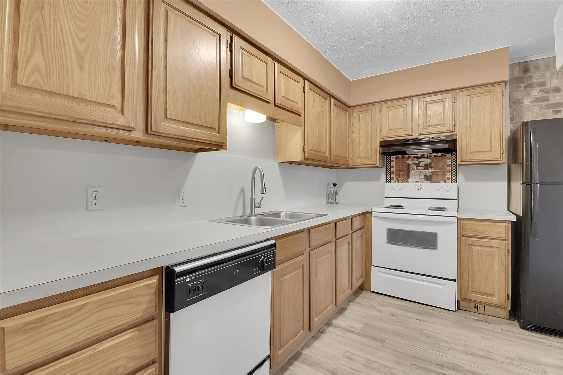 Townhouse For Sale in Dallas County , 44 E Mountain Creek Drive, Grand Prairie, Texas 75052, 2 Bedrooms, 1 Bathroom, Garage spaces, 1,332 Sqft, built in 1973, Price $164,500, mls#21272991, Real Estate Agent in Grand Prairie, Homes For Sale in Dallas county, Homes For Sale in Grand Prairie, Realtor in Grand Prairie Texas, Real Estate Brokerage Independent Realty Texas, Luminita Cordes Realtor