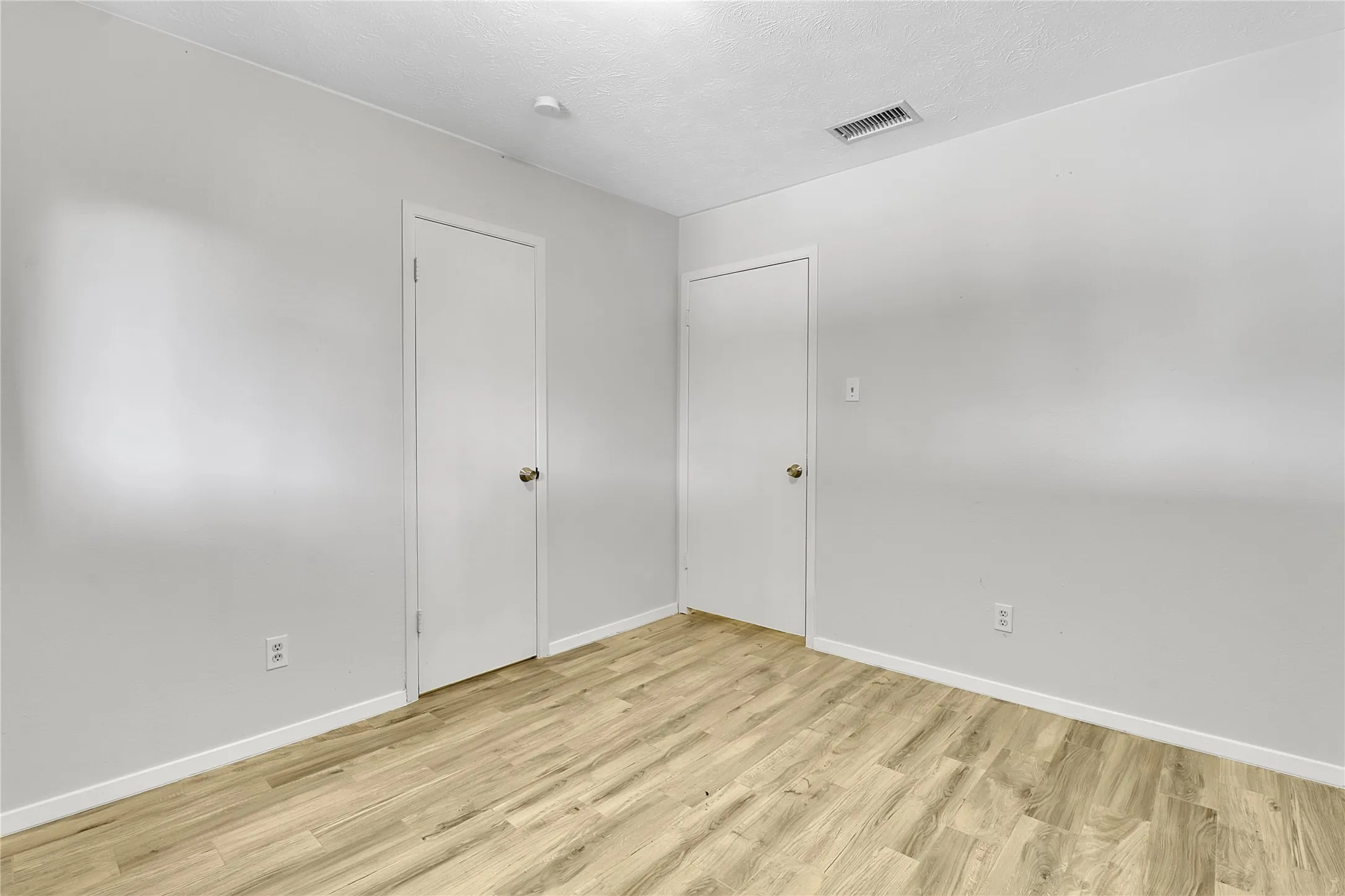 Townhouse For Sale in Dallas County , 44 E Mountain Creek Drive, Grand Prairie, Texas 75052, 2 Bedrooms, 1 Bathroom, Garage spaces, 1,332 Sqft, built in 1973, Price $164,500, mls#21272991, Real Estate Agent in Grand Prairie, Homes For Sale in Dallas county, Homes For Sale in Grand Prairie, Realtor in Grand Prairie Texas, Real Estate Brokerage Independent Realty Texas, Luminita Cordes Realtor