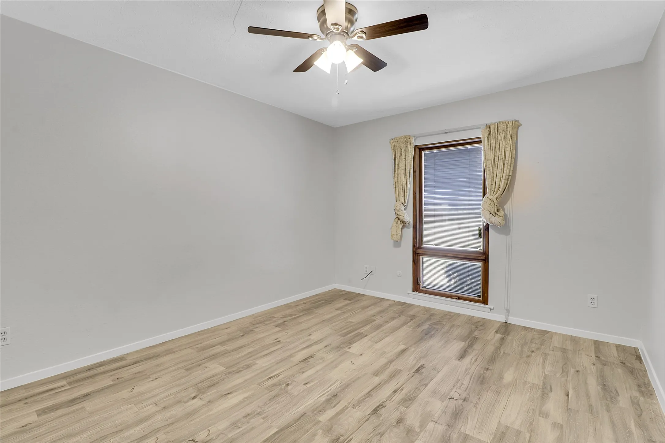 Townhouse For Sale in Dallas County , 44 E Mountain Creek Drive, Grand Prairie, Texas 75052, 2 Bedrooms, 1 Bathroom, Garage spaces, 1,332 Sqft, built in 1973, Price $164,500, mls#21272991, Real Estate Agent in Grand Prairie, Homes For Sale in Dallas county, Homes For Sale in Grand Prairie, Realtor in Grand Prairie Texas, Real Estate Brokerage Independent Realty Texas, Luminita Cordes Realtor