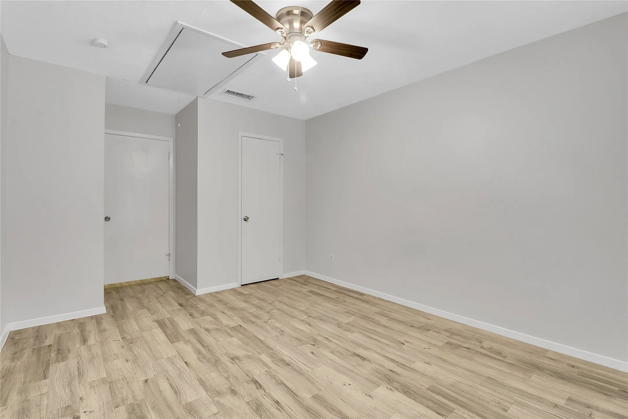 Townhouse For Sale in Dallas County , 44 E Mountain Creek Drive, Grand Prairie, Texas 75052, 2 Bedrooms, 1 Bathroom, Garage spaces, 1,332 Sqft, built in 1973, Price $164,500, mls#21272991, Real Estate Agent in Grand Prairie, Homes For Sale in Dallas county, Homes For Sale in Grand Prairie, Realtor in Grand Prairie Texas, Real Estate Brokerage Independent Realty Texas, Luminita Cordes Realtor