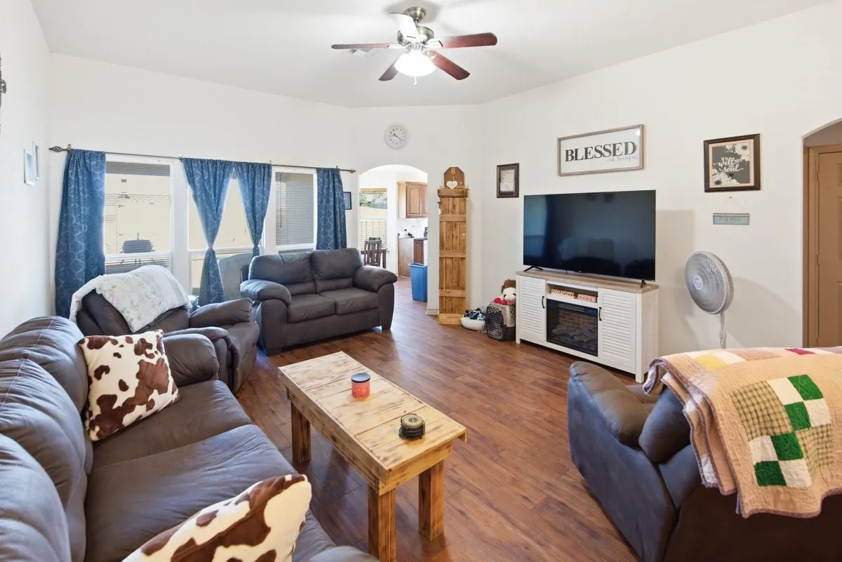 Single Family Residence For Sale in Hill County , 121 Joyce Street, Whitney, Texas 76692, 3 Bedrooms, 2 Bathrooms, 2 Garage spaces, 1,351 Sqft, built in 2014, Price $259,900, mls#21274166, Real Estate Agent in Whitney, Homes For Sale in Hill county, Homes For Sale in Whitney, Realtor in Whitney Texas, Real Estate Brokerage Independent Realty Texas, Luminita Cordes Realtor