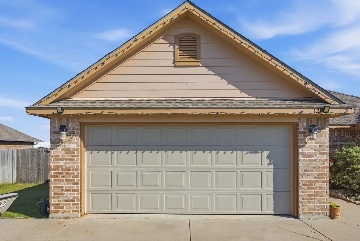 Single Family Residence For Sale in Hill County , 121 Joyce Street, Whitney, Texas 76692, 3 Bedrooms, 2 Bathrooms, 2 Garage spaces, 1,351 Sqft, built in 2014, Price $259,900, mls#21274166, Real Estate Agent in Whitney, Homes For Sale in Hill county, Homes For Sale in Whitney, Realtor in Whitney Texas, Real Estate Brokerage Independent Realty Texas, Luminita Cordes Realtor