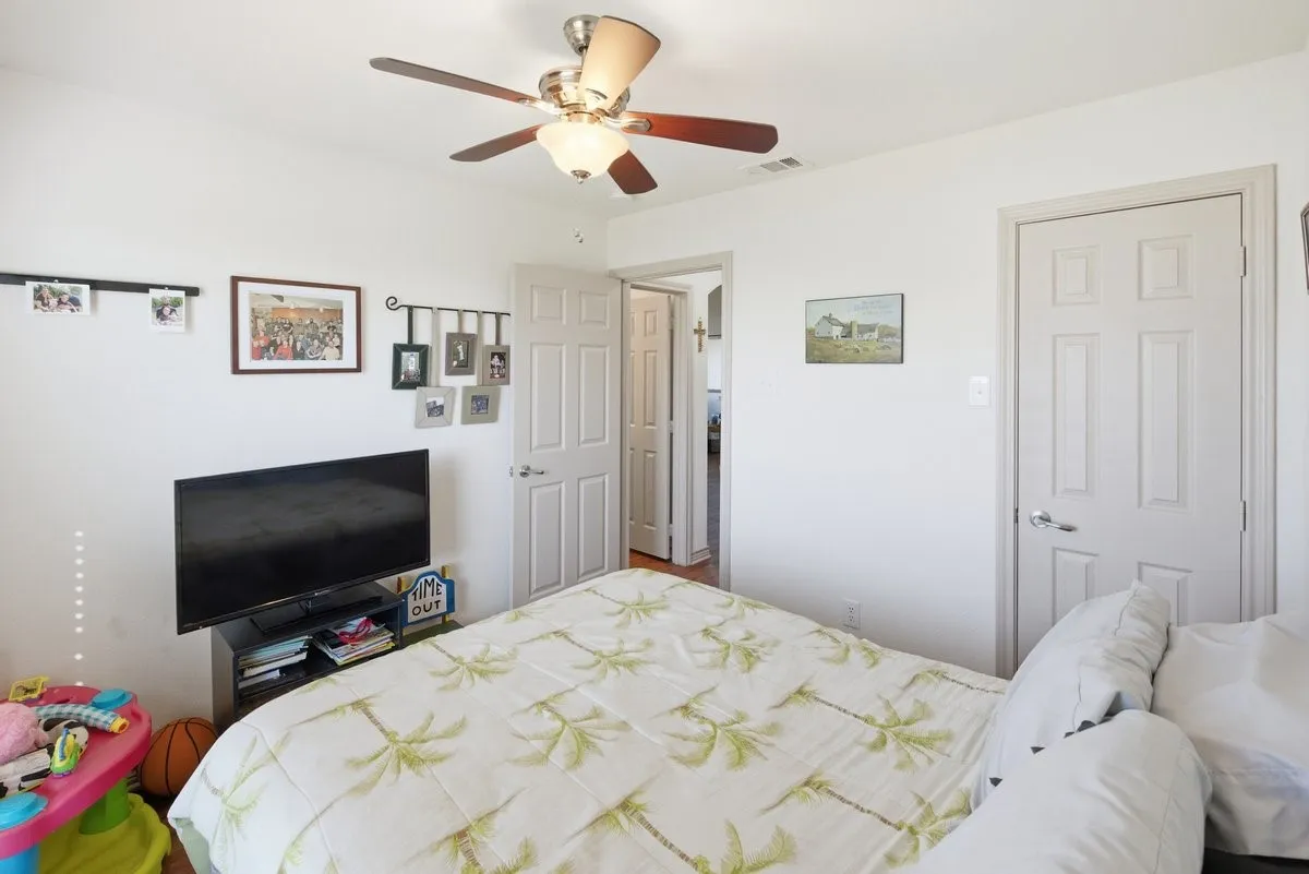 Single Family Residence For Sale in Hill County , 121 Joyce Street, Whitney, Texas 76692, 3 Bedrooms, 2 Bathrooms, 2 Garage spaces, 1,351 Sqft, built in 2014, Price $259,900, mls#21274166, Real Estate Agent in Whitney, Homes For Sale in Hill county, Homes For Sale in Whitney, Realtor in Whitney Texas, Real Estate Brokerage Independent Realty Texas, Luminita Cordes Realtor