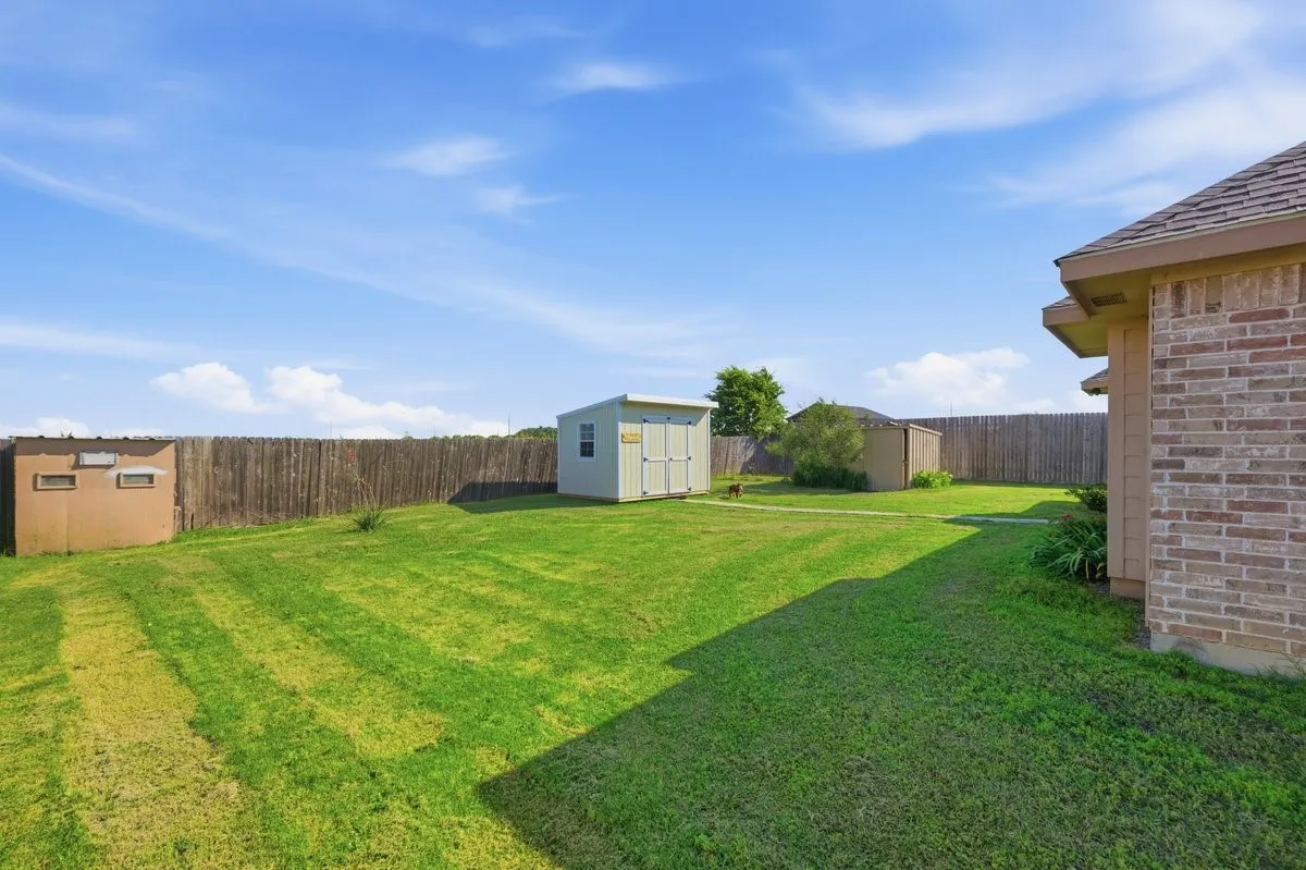 Single Family Residence For Sale in Hill County , 121 Joyce Street, Whitney, Texas 76692, 3 Bedrooms, 2 Bathrooms, 2 Garage spaces, 1,351 Sqft, built in 2014, Price $259,900, mls#21274166, Real Estate Agent in Whitney, Homes For Sale in Hill county, Homes For Sale in Whitney, Realtor in Whitney Texas, Real Estate Brokerage Independent Realty Texas, Luminita Cordes Realtor