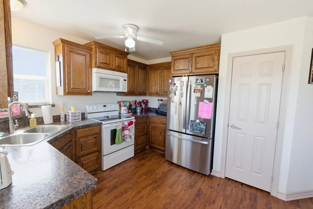 Single Family Residence For Sale in Hill County , 121 Joyce Street, Whitney, Texas 76692, 3 Bedrooms, 2 Bathrooms, 2 Garage spaces, 1,351 Sqft, built in 2014, Price $259,900, mls#21274166, Real Estate Agent in Whitney, Homes For Sale in Hill county, Homes For Sale in Whitney, Realtor in Whitney Texas, Real Estate Brokerage Independent Realty Texas, Luminita Cordes Realtor