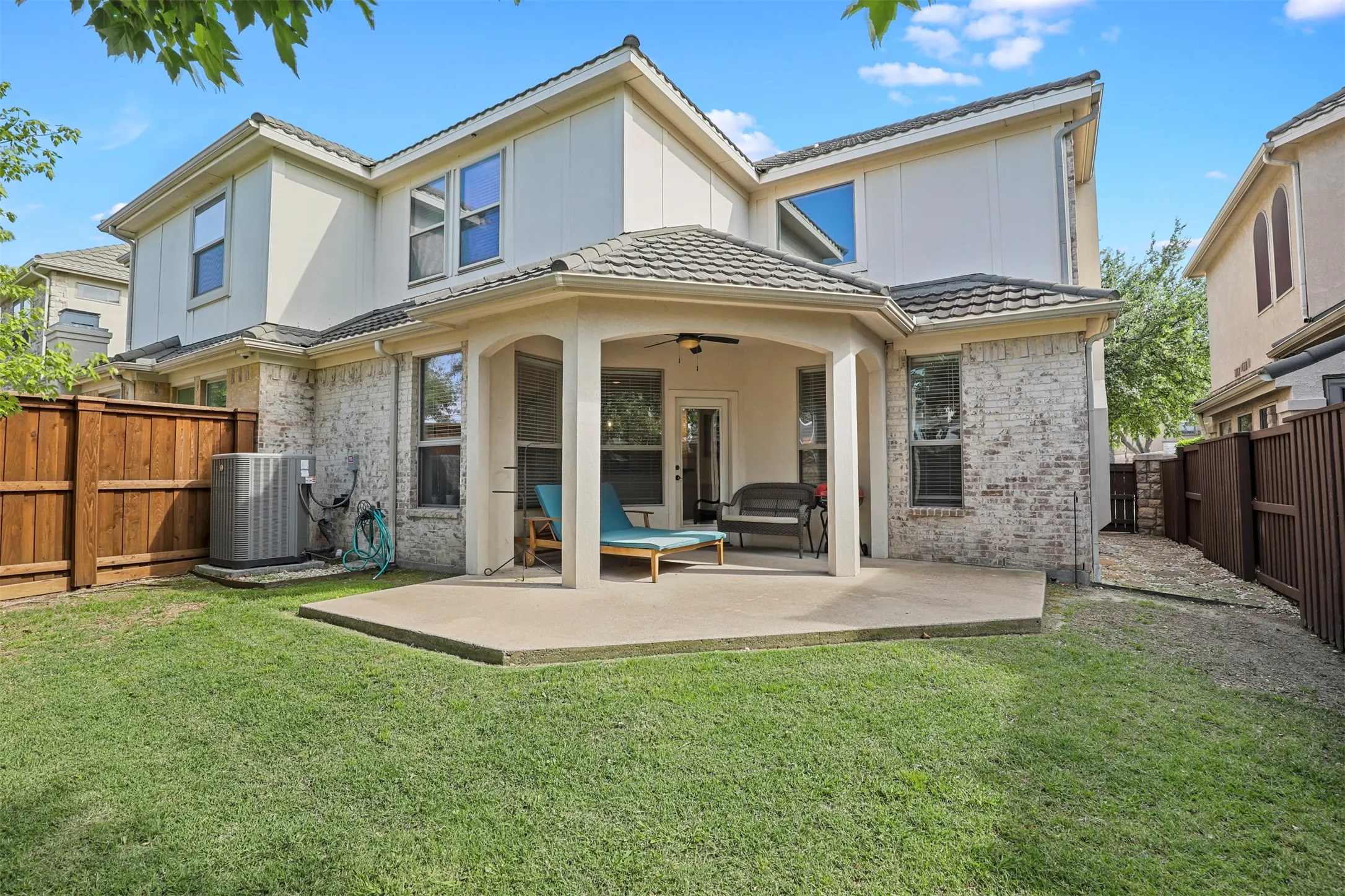 Single Family Residence For Rent in Dallas County , 2561 Fountain Cove, Carrollton, Texas 75006, 2 Bedroom, 3 Bathroom, 2 Garage spaces, 1,725 Sqft, built in 2005, Price $2,700, mls#21275033, Real Estate Agent in Carrollton, Homes For Rent in Dallas county, Homes For Rent in Carrollton, Realtor in Carrollton Texas, Real Estate Brokerage Independent Realty Texas, Luminita Cordes Realtor