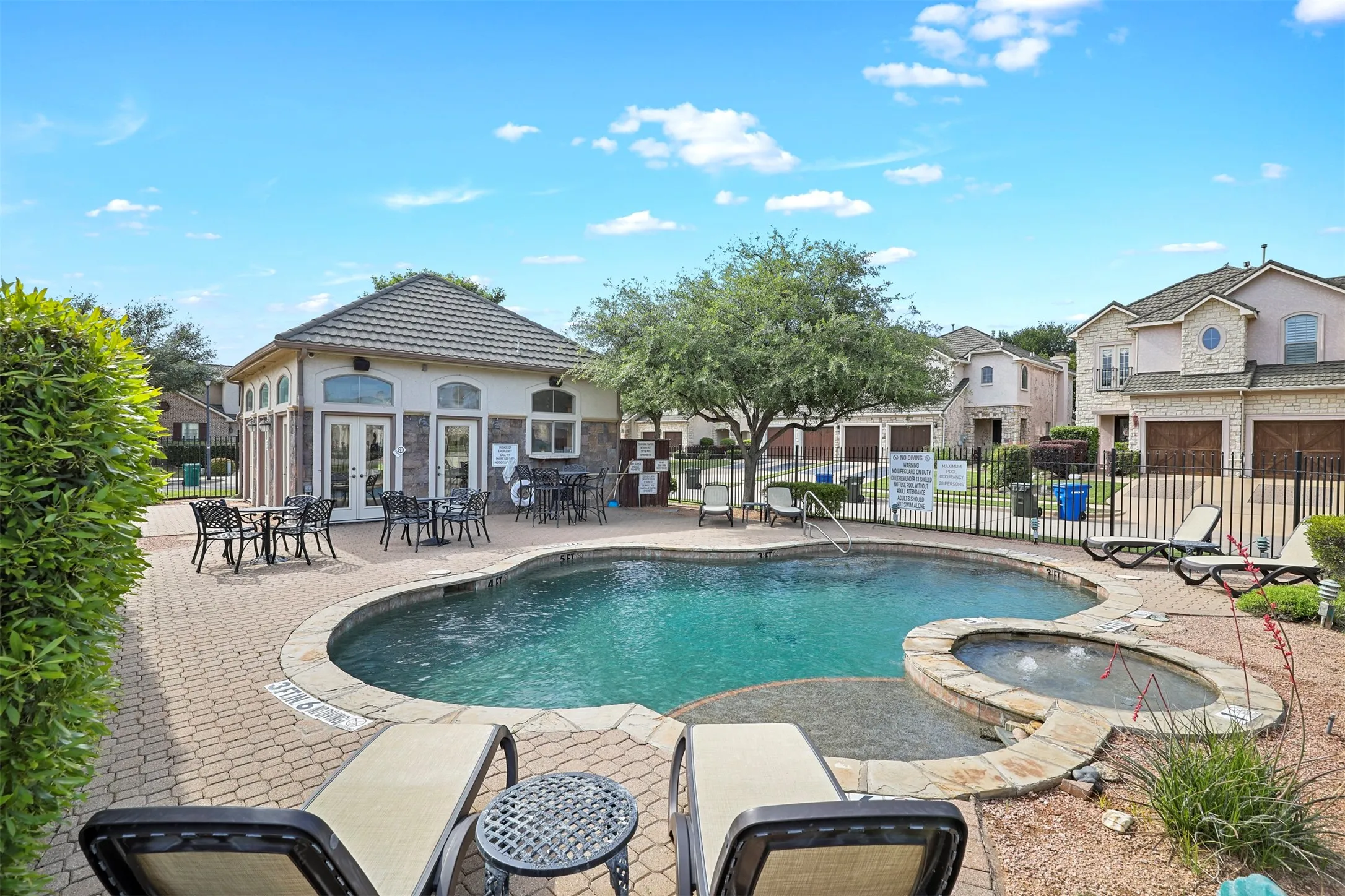 Single Family Residence For Rent in Dallas County , 2561 Fountain Cove, Carrollton, Texas 75006, 2 Bedroom, 3 Bathroom, 2 Garage spaces, 1,725 Sqft, built in 2005, Price $2,700, mls#21275033, Real Estate Agent in Carrollton, Homes For Rent in Dallas county, Homes For Rent in Carrollton, Realtor in Carrollton Texas, Real Estate Brokerage Independent Realty Texas, Luminita Cordes Realtor