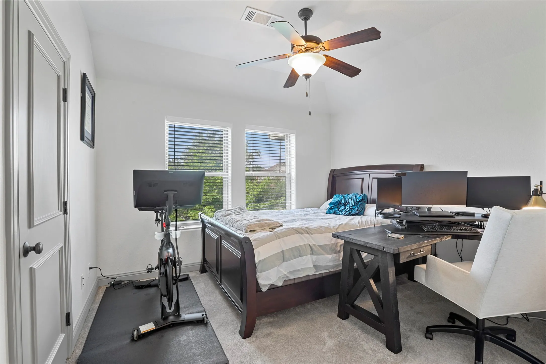 Single Family Residence For Rent in Dallas County , 2561 Fountain Cove, Carrollton, Texas 75006, 2 Bedroom, 3 Bathroom, 2 Garage spaces, 1,725 Sqft, built in 2005, Price $2,700, mls#21275033, Real Estate Agent in Carrollton, Homes For Rent in Dallas county, Homes For Rent in Carrollton, Realtor in Carrollton Texas, Real Estate Brokerage Independent Realty Texas, Luminita Cordes Realtor