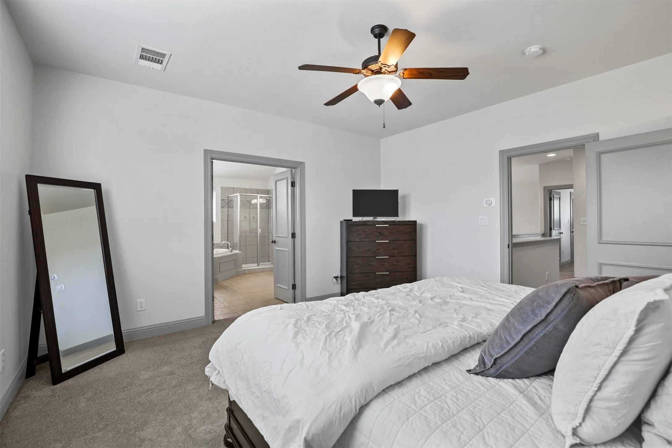 Single Family Residence For Rent in Dallas County , 2561 Fountain Cove, Carrollton, Texas 75006, 2 Bedroom, 3 Bathroom, 2 Garage spaces, 1,725 Sqft, built in 2005, Price $2,700, mls#21275033, Real Estate Agent in Carrollton, Homes For Rent in Dallas county, Homes For Rent in Carrollton, Realtor in Carrollton Texas, Real Estate Brokerage Independent Realty Texas, Luminita Cordes Realtor