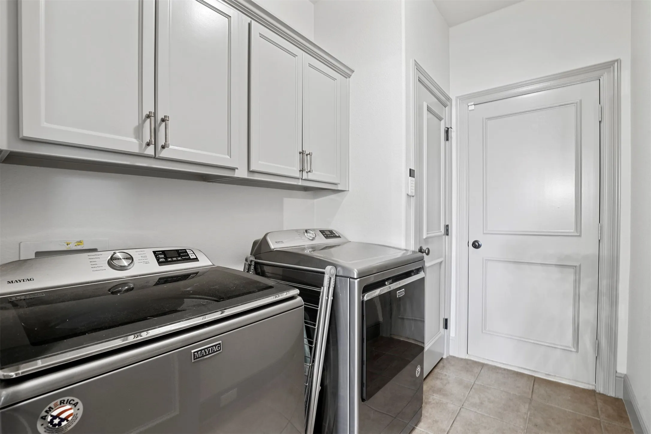 Single Family Residence For Rent in Dallas County , 2561 Fountain Cove, Carrollton, Texas 75006, 2 Bedroom, 3 Bathroom, 2 Garage spaces, 1,725 Sqft, built in 2005, Price $2,700, mls#21275033, Real Estate Agent in Carrollton, Homes For Rent in Dallas county, Homes For Rent in Carrollton, Realtor in Carrollton Texas, Real Estate Brokerage Independent Realty Texas, Luminita Cordes Realtor