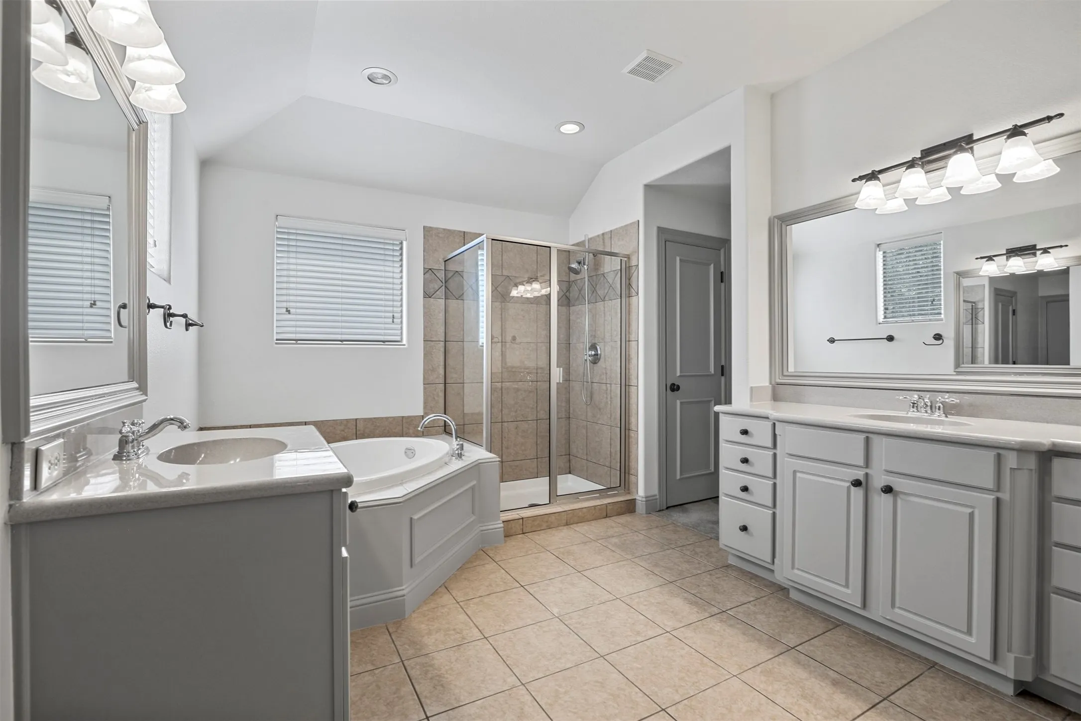 Single Family Residence For Rent in Dallas County , 2561 Fountain Cove, Carrollton, Texas 75006, 2 Bedroom, 3 Bathroom, 2 Garage spaces, 1,725 Sqft, built in 2005, Price $2,700, mls#21275033, Real Estate Agent in Carrollton, Homes For Rent in Dallas county, Homes For Rent in Carrollton, Realtor in Carrollton Texas, Real Estate Brokerage Independent Realty Texas, Luminita Cordes Realtor