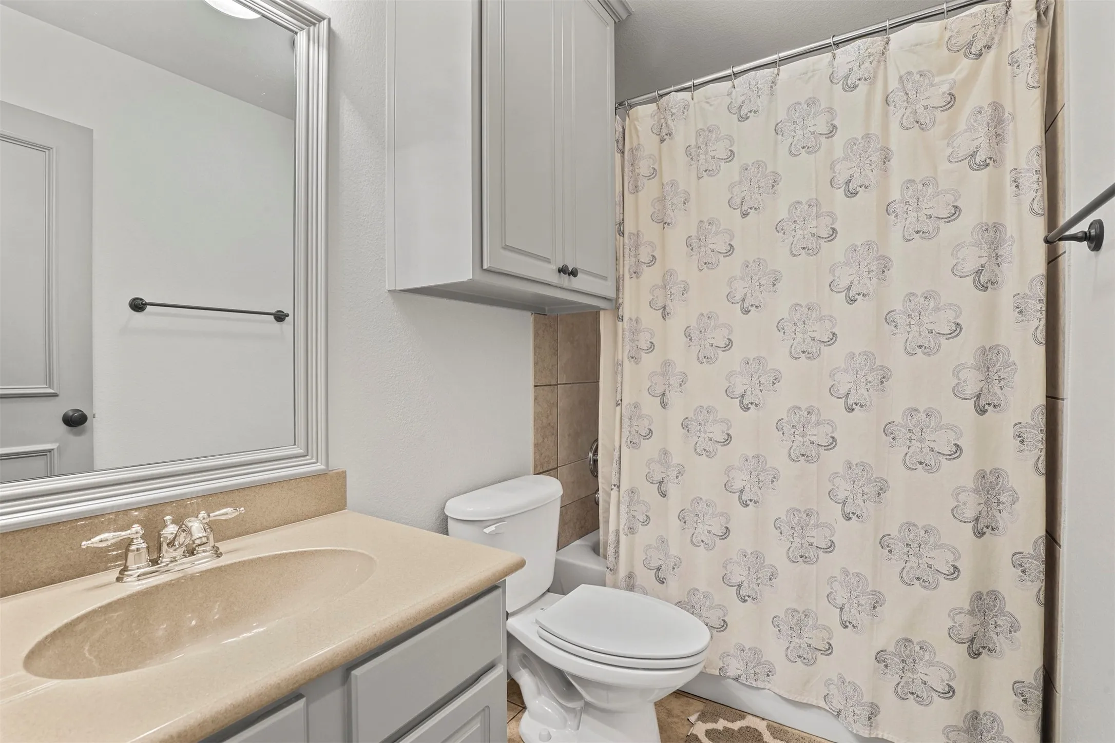 Single Family Residence For Rent in Dallas County , 2561 Fountain Cove, Carrollton, Texas 75006, 2 Bedroom, 3 Bathroom, 2 Garage spaces, 1,725 Sqft, built in 2005, Price $2,700, mls#21275033, Real Estate Agent in Carrollton, Homes For Rent in Dallas county, Homes For Rent in Carrollton, Realtor in Carrollton Texas, Real Estate Brokerage Independent Realty Texas, Luminita Cordes Realtor