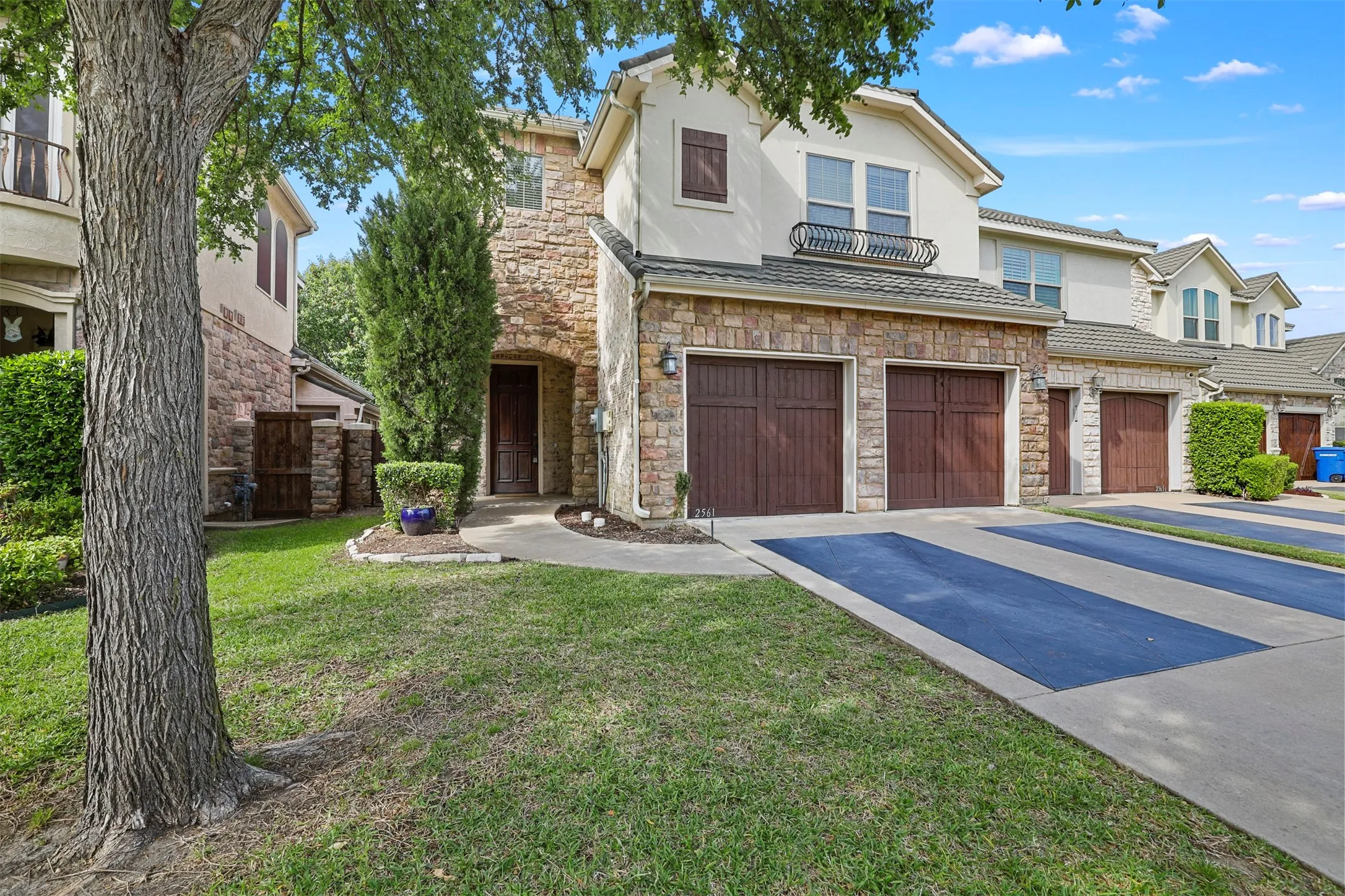 Single Family Residence For Rent in Dallas County , 2561 Fountain Cove, Carrollton, Texas 75006, 2 Bedroom, 3 Bathroom, 2 Garage spaces, 1,725 Sqft, built in 2005, Price $2,700, mls#21275033, Real Estate Agent in Carrollton, Homes For Rent in Dallas county, Homes For Rent in Carrollton, Realtor in Carrollton Texas, Real Estate Brokerage Independent Realty Texas, Luminita Cordes Realtor