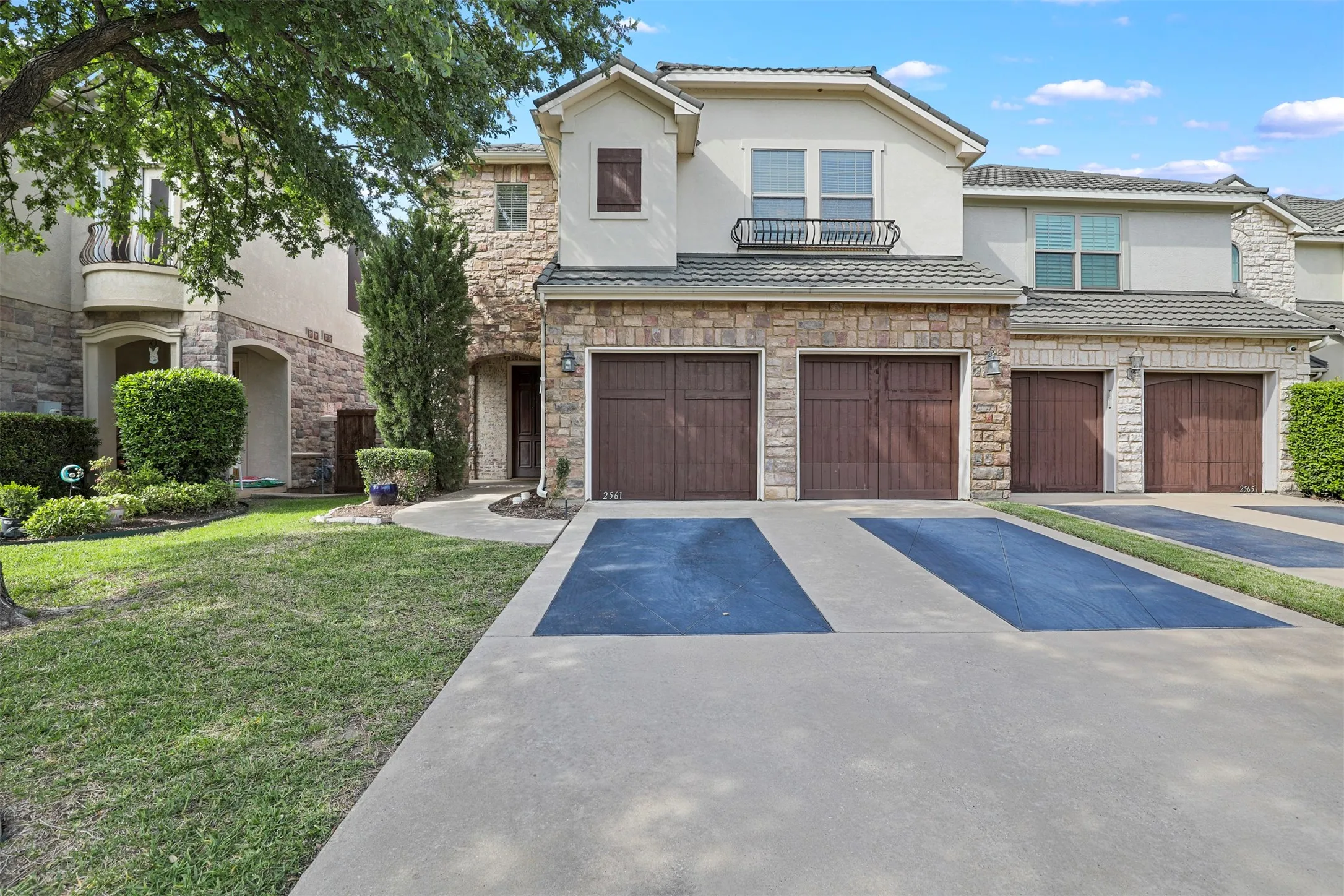 Single Family Residence For Rent in Dallas County , 2561 Fountain Cove, Carrollton, Texas 75006, 2 Bedroom, 3 Bathroom, 2 Garage spaces, 1,725 Sqft, built in 2005, Price $2,700, mls#21275033, Real Estate Agent in Carrollton, Homes For Rent in Dallas county, Homes For Rent in Carrollton, Realtor in Carrollton Texas, Real Estate Brokerage Independent Realty Texas, Luminita Cordes Realtor
