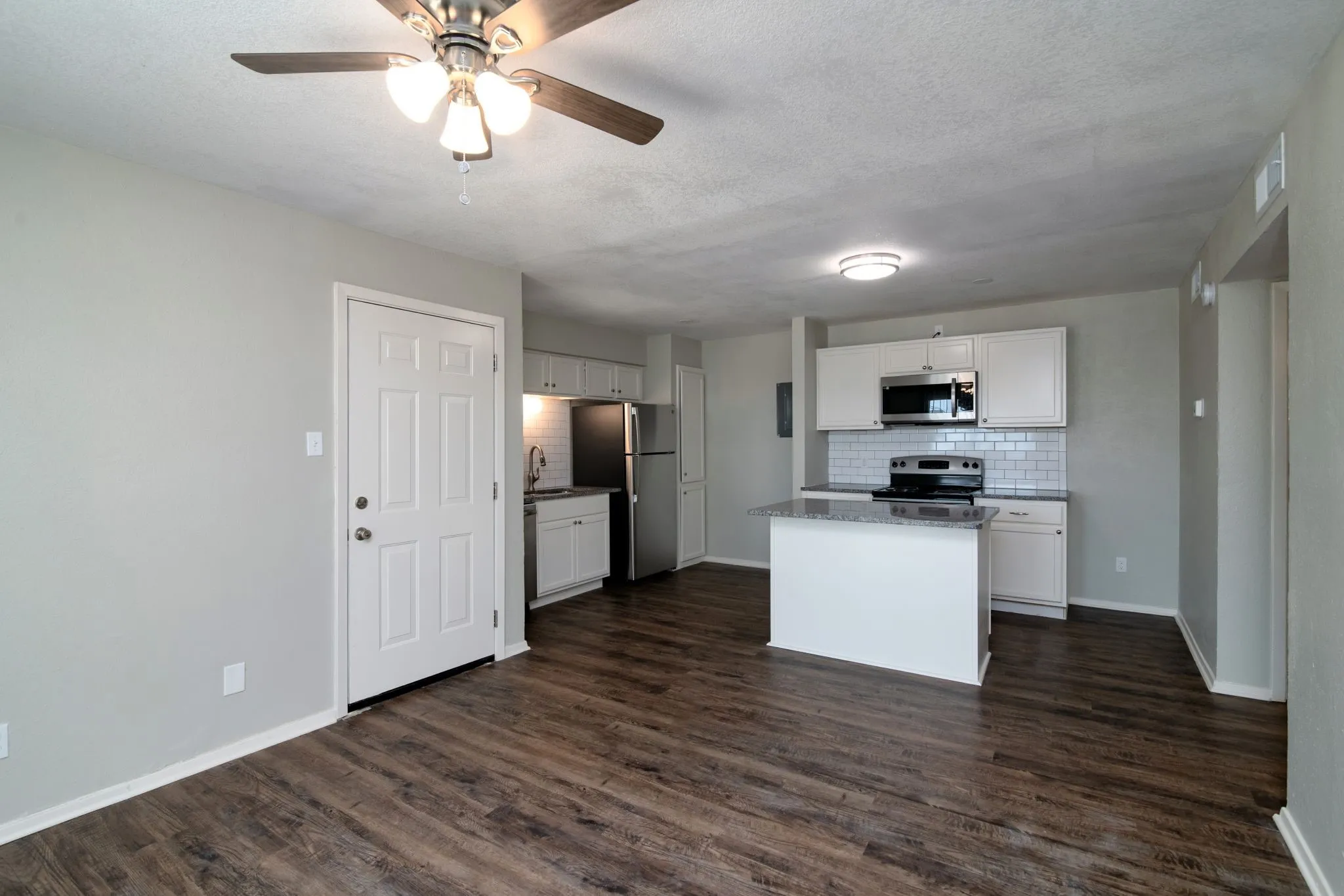 Apartment For Rent in Tarrant County , 8037 W Elizabeth Lane 223, Fort Worth, Texas 76116, 1 Bedroom, 1 Bathroom, Garage spaces, 725 Sqft, built in 1983, mls#21275037, Real Estate Agent in Fort Worth, Homes For Rent in Tarrant county, Homes For Rent in Fort Worth, Realtor in Fort Worth Texas, Real Estate Brokerage Independent Realty Texas, Luminita Cordes Realtor