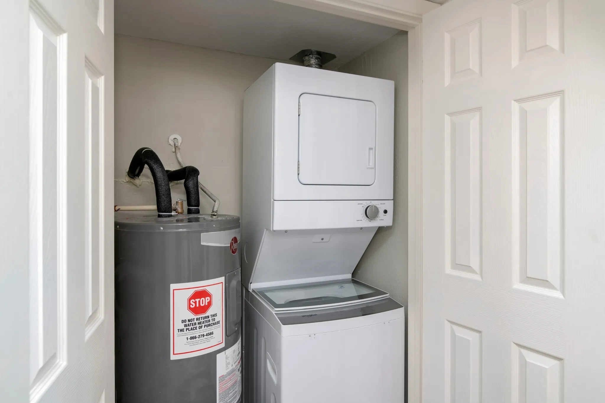 Apartment For Rent in Tarrant County , 8037 W Elizabeth Lane 223, Fort Worth, Texas 76116, 1 Bedroom, 1 Bathroom, Garage spaces, 725 Sqft, built in 1983, mls#21275037, Real Estate Agent in Fort Worth, Homes For Rent in Tarrant county, Homes For Rent in Fort Worth, Realtor in Fort Worth Texas, Real Estate Brokerage Independent Realty Texas, Luminita Cordes Realtor