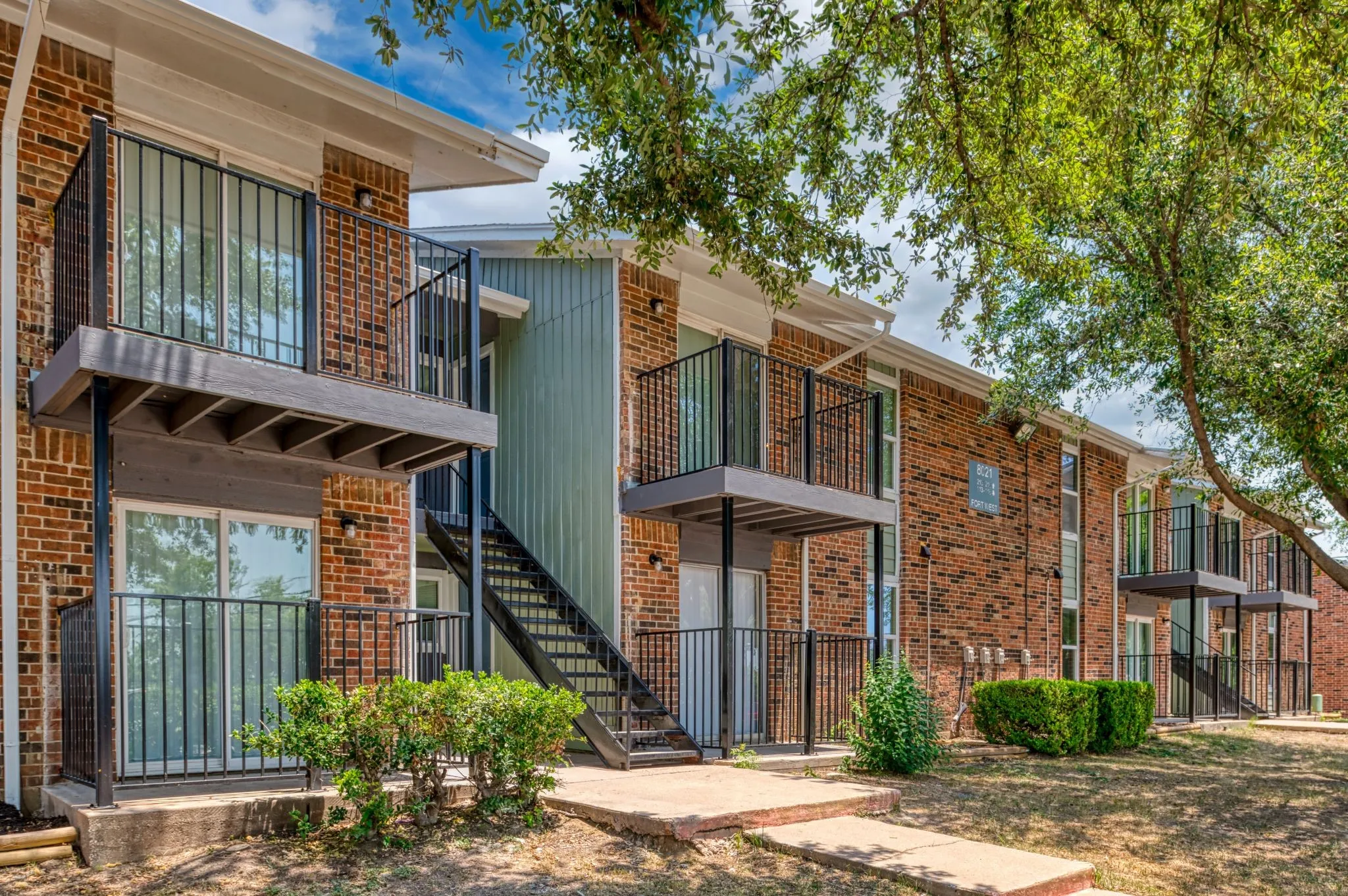 Apartment For Rent in Tarrant County , 8037 W Elizabeth Lane 223, Fort Worth, Texas 76116, 1 Bedroom, 1 Bathroom, Garage spaces, 725 Sqft, built in 1983, mls#21275037, Real Estate Agent in Fort Worth, Homes For Rent in Tarrant county, Homes For Rent in Fort Worth, Realtor in Fort Worth Texas, Real Estate Brokerage Independent Realty Texas, Luminita Cordes Realtor