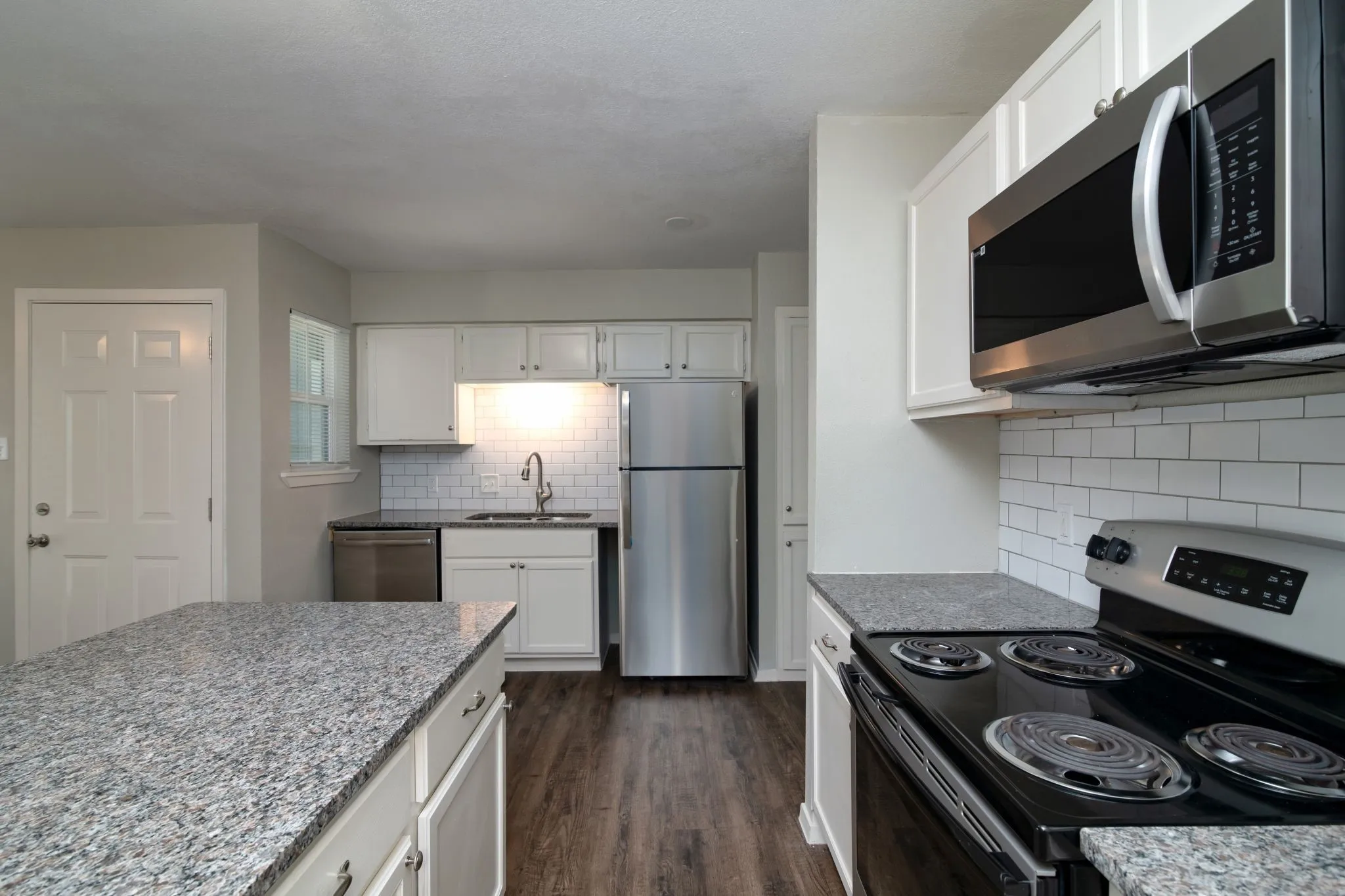 Apartment For Rent in Tarrant County , 8037 W Elizabeth Lane 223, Fort Worth, Texas 76116, 1 Bedroom, 1 Bathroom, Garage spaces, 725 Sqft, built in 1983, mls#21275037, Real Estate Agent in Fort Worth, Homes For Rent in Tarrant county, Homes For Rent in Fort Worth, Realtor in Fort Worth Texas, Real Estate Brokerage Independent Realty Texas, Luminita Cordes Realtor
