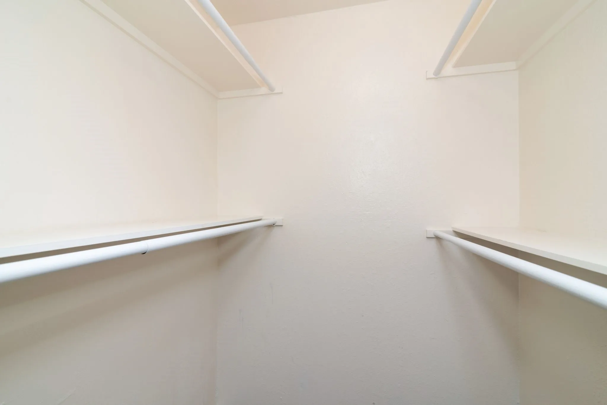 Apartment For Rent in Tarrant County , 8037 W Elizabeth Lane 223, Fort Worth, Texas 76116, 1 Bedroom, 1 Bathroom, Garage spaces, 725 Sqft, built in 1983, mls#21275037, Real Estate Agent in Fort Worth, Homes For Rent in Tarrant county, Homes For Rent in Fort Worth, Realtor in Fort Worth Texas, Real Estate Brokerage Independent Realty Texas, Luminita Cordes Realtor