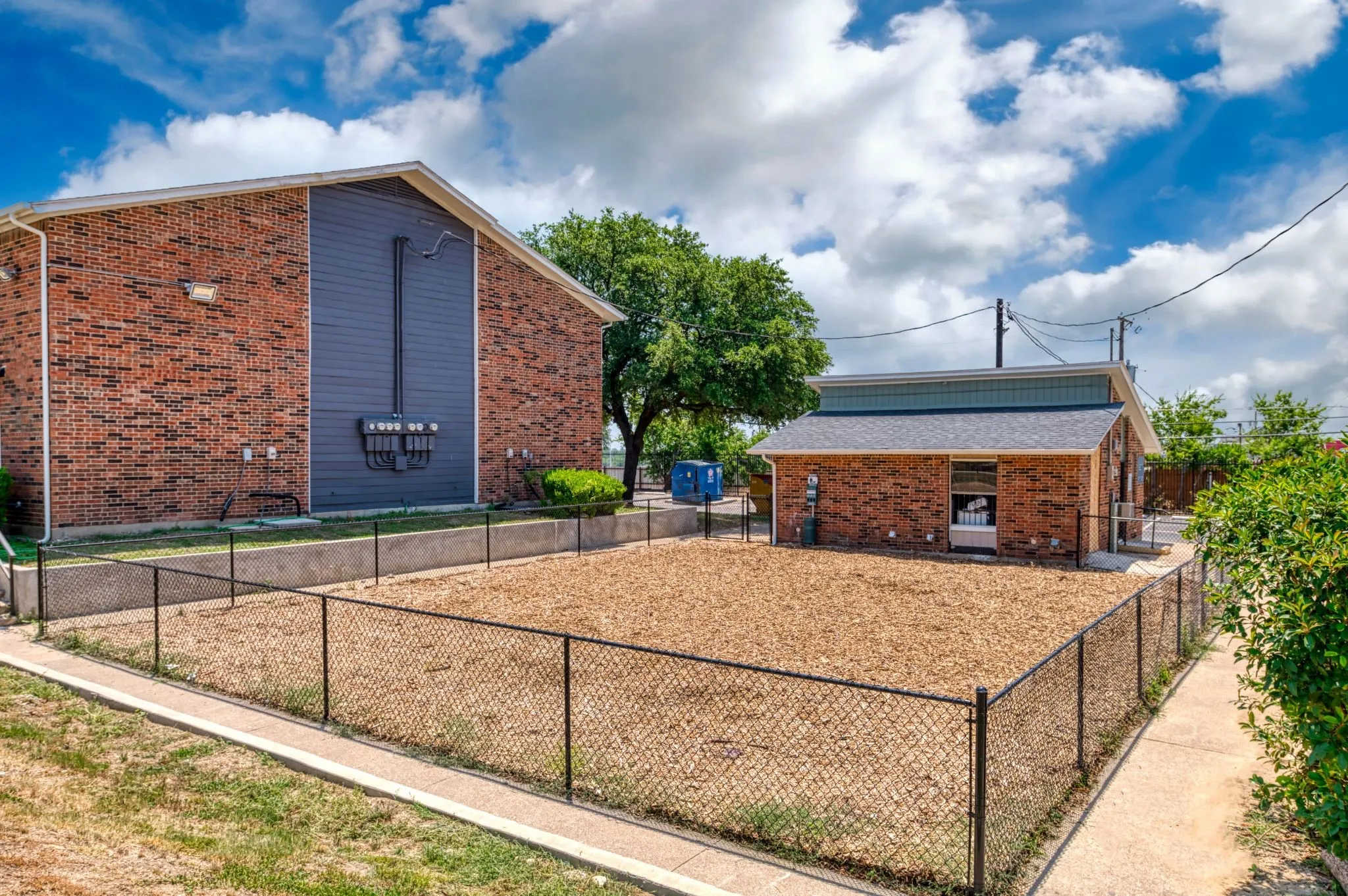 Apartment For Rent in Tarrant County , 8037 W Elizabeth Lane 223, Fort Worth, Texas 76116, 1 Bedroom, 1 Bathroom, Garage spaces, 725 Sqft, built in 1983, mls#21275037, Real Estate Agent in Fort Worth, Homes For Rent in Tarrant county, Homes For Rent in Fort Worth, Realtor in Fort Worth Texas, Real Estate Brokerage Independent Realty Texas, Luminita Cordes Realtor