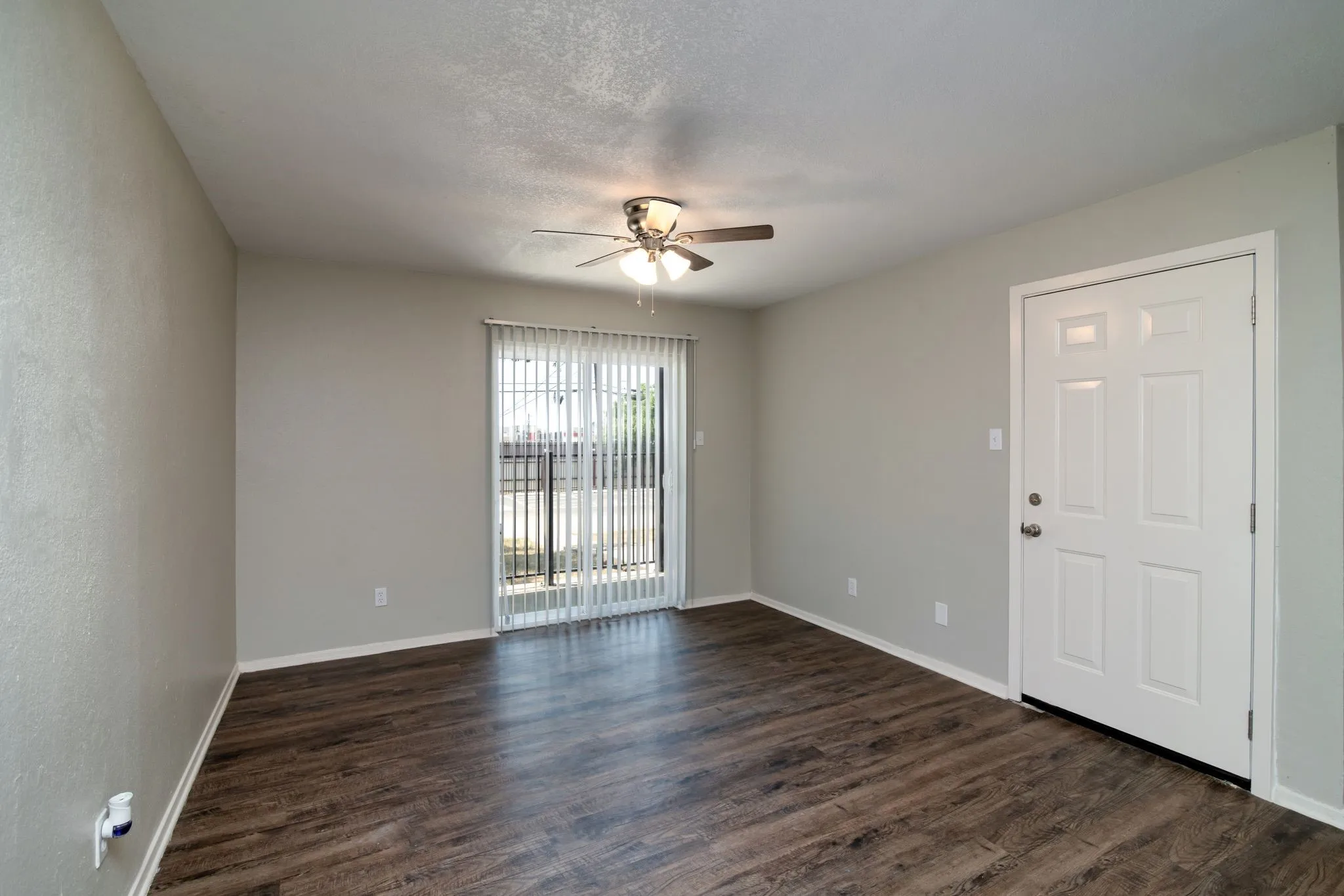 Apartment For Rent in Tarrant County , 8037 W Elizabeth Lane 223, Fort Worth, Texas 76116, 1 Bedroom, 1 Bathroom, Garage spaces, 725 Sqft, built in 1983, mls#21275037, Real Estate Agent in Fort Worth, Homes For Rent in Tarrant county, Homes For Rent in Fort Worth, Realtor in Fort Worth Texas, Real Estate Brokerage Independent Realty Texas, Luminita Cordes Realtor