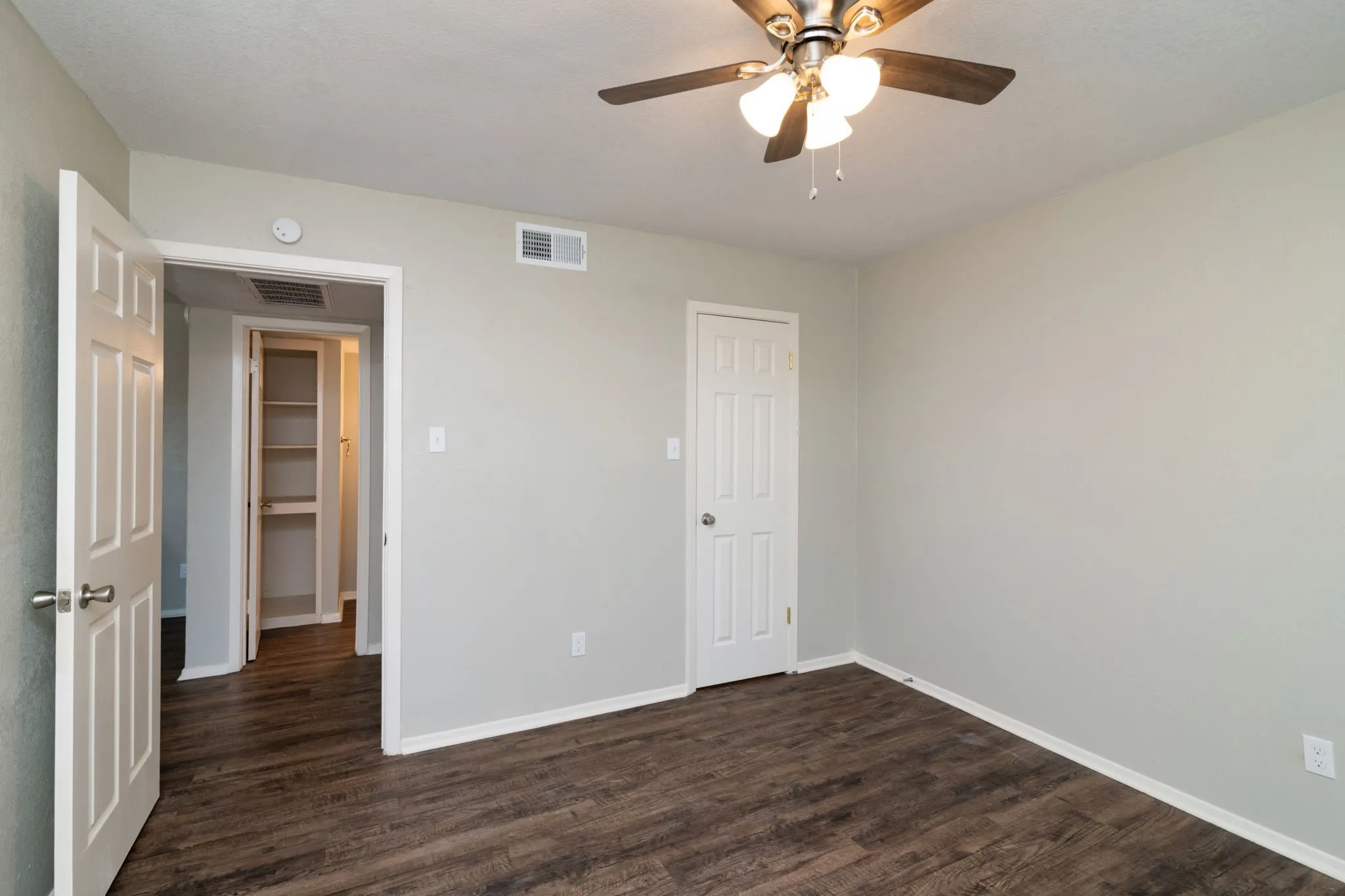 Apartment For Rent in Tarrant County , 8037 W Elizabeth Lane 223, Fort Worth, Texas 76116, 1 Bedroom, 1 Bathroom, Garage spaces, 725 Sqft, built in 1983, mls#21275037, Real Estate Agent in Fort Worth, Homes For Rent in Tarrant county, Homes For Rent in Fort Worth, Realtor in Fort Worth Texas, Real Estate Brokerage Independent Realty Texas, Luminita Cordes Realtor