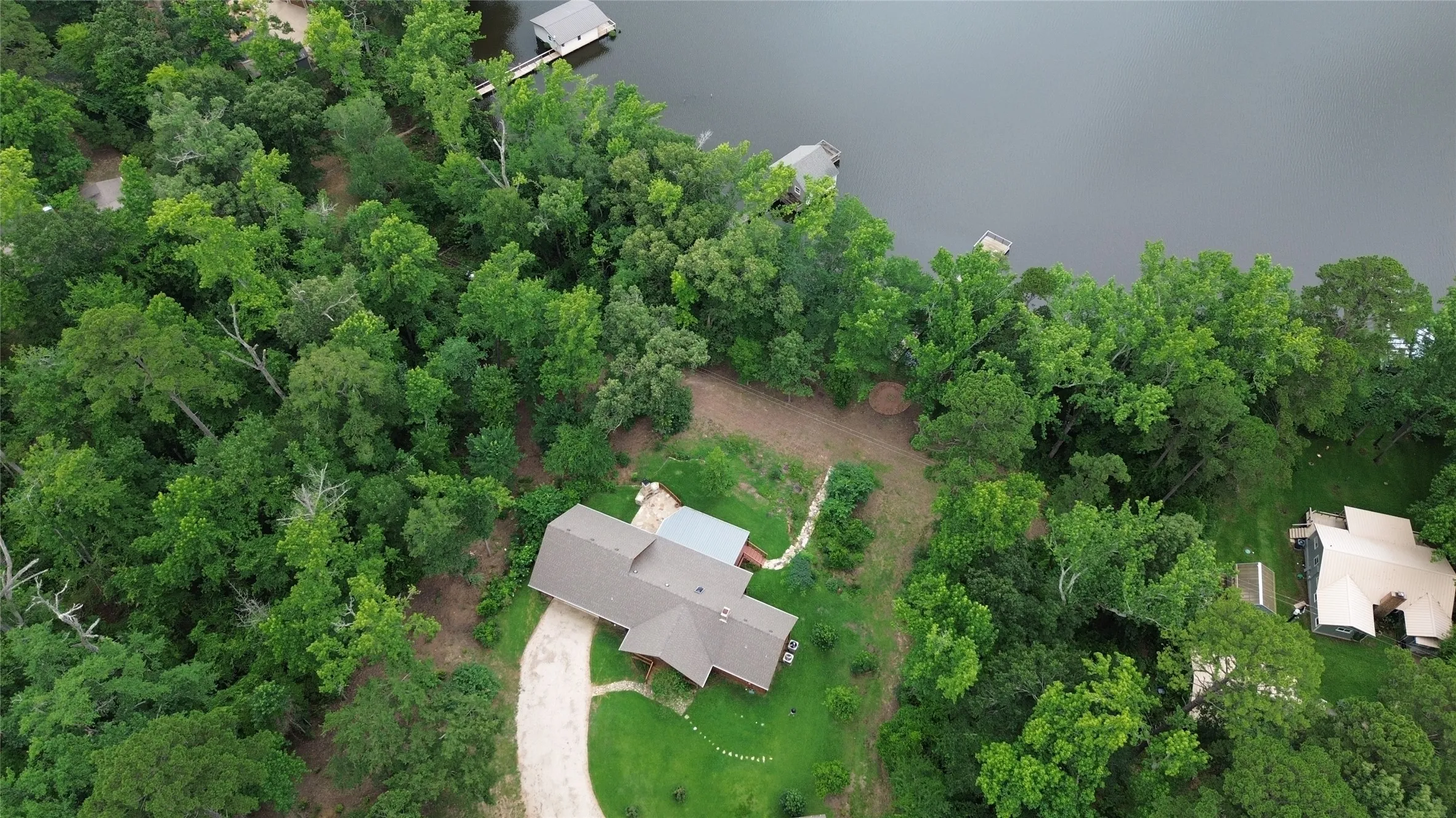 Single Family Residence For Sale in Wood County , 717 private road 6665, Mineola, Texas 75773, 2 Bedroom, 2 Bathroom, 4 Garage spaces, 2,042 Sqft, built in 1994, mls#21264825, Real Estate Agent in Mineola, Homes For Sale in Wood county, Homes For Sale in Mineola, Realtor in Mineola Texas, Real Estate Brokerage Independent Realty Texas, Luminita Cordes Realtor