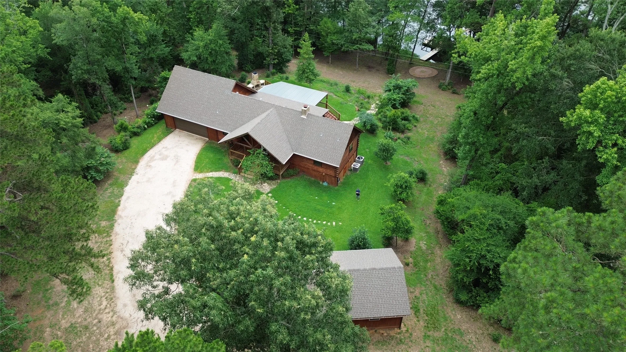 Single Family Residence For Sale in Wood County , 717 private road 6665, Mineola, Texas 75773, 2 Bedroom, 2 Bathroom, 4 Garage spaces, 2,042 Sqft, built in 1994, mls#21264825, Real Estate Agent in Mineola, Homes For Sale in Wood county, Homes For Sale in Mineola, Realtor in Mineola Texas, Real Estate Brokerage Independent Realty Texas, Luminita Cordes Realtor