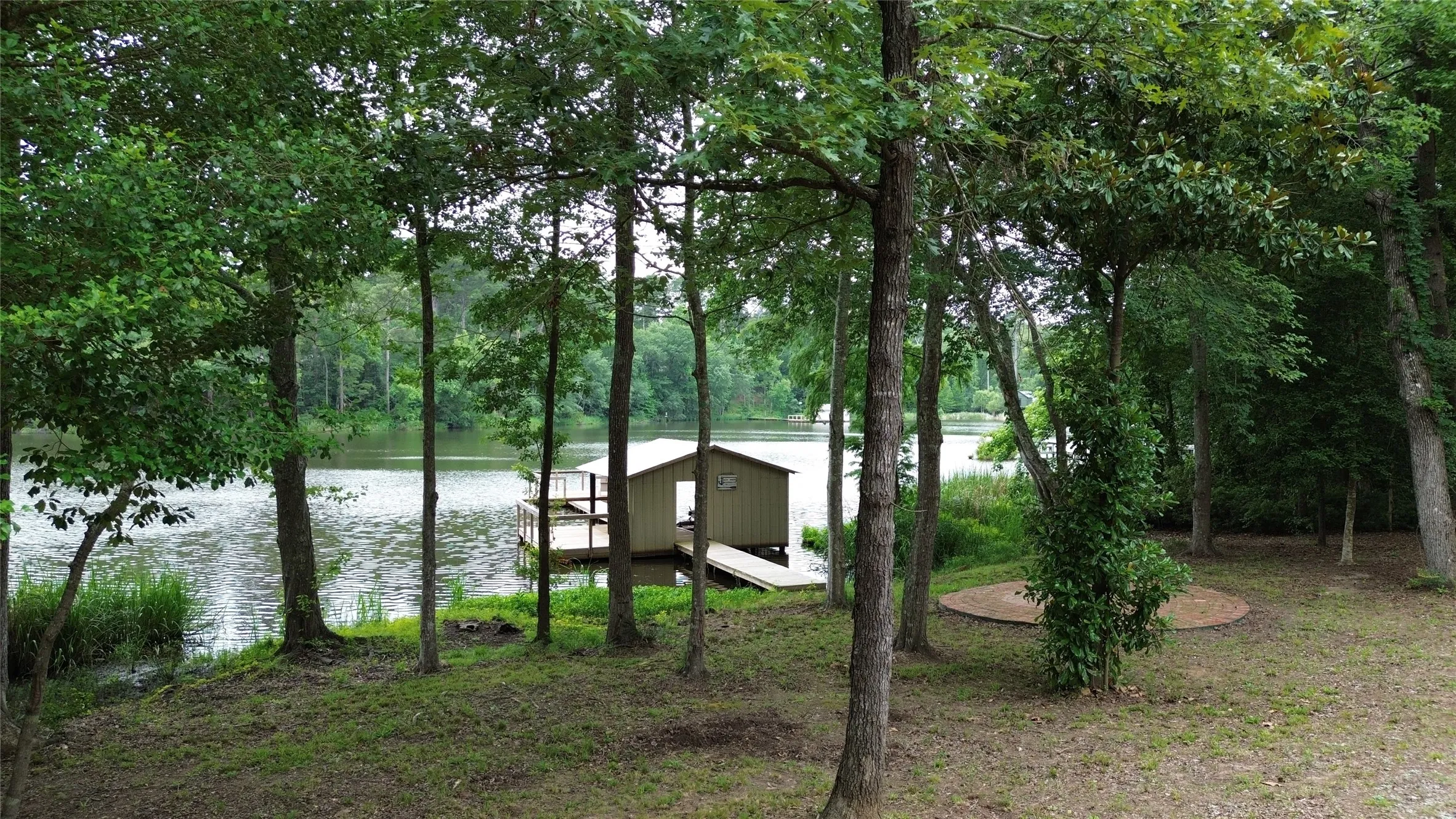 Single Family Residence For Sale in Wood County , 717 private road 6665, Mineola, Texas 75773, 2 Bedroom, 2 Bathroom, 4 Garage spaces, 2,042 Sqft, built in 1994, mls#21264825, Real Estate Agent in Mineola, Homes For Sale in Wood county, Homes For Sale in Mineola, Realtor in Mineola Texas, Real Estate Brokerage Independent Realty Texas, Luminita Cordes Realtor