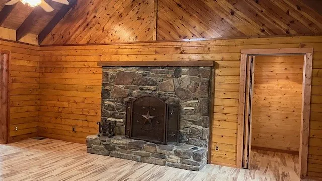 DEN WITH ROCK WBFP