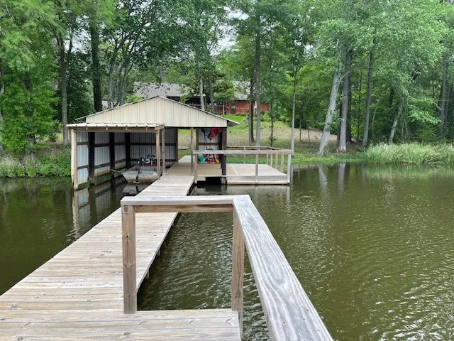 BOAT HOUSE WITH 2 FISHING PIERS