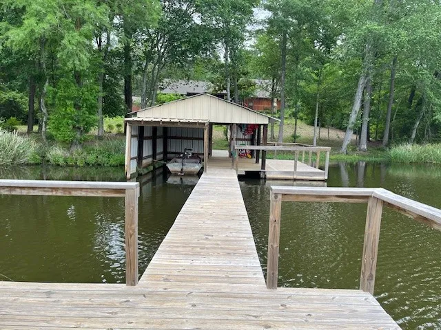 Single Family Residence For Sale in Wood County , 717 private road 6665, Mineola, Texas 75773, 2 Bedroom, 2 Bathroom, 4 Garage spaces, 2,042 Sqft, built in 1994, mls#21264825, Real Estate Agent in Mineola, Homes For Sale in Wood county, Homes For Sale in Mineola, Realtor in Mineola Texas, Real Estate Brokerage Independent Realty Texas, Luminita Cordes Realtor