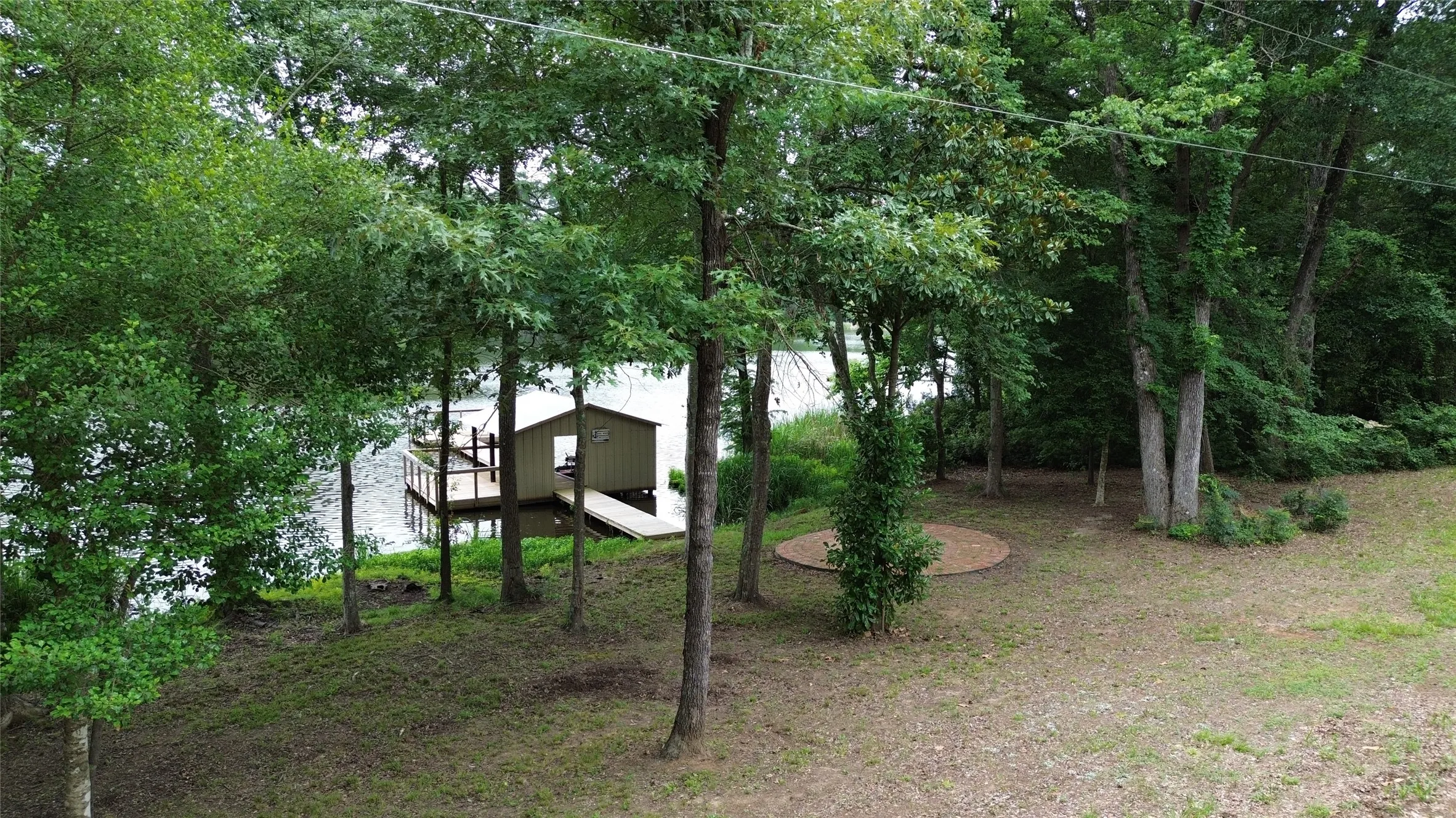 Single Family Residence For Sale in Wood County , 717 private road 6665, Mineola, Texas 75773, 2 Bedroom, 2 Bathroom, 4 Garage spaces, 2,042 Sqft, built in 1994, mls#21264825, Real Estate Agent in Mineola, Homes For Sale in Wood county, Homes For Sale in Mineola, Realtor in Mineola Texas, Real Estate Brokerage Independent Realty Texas, Luminita Cordes Realtor