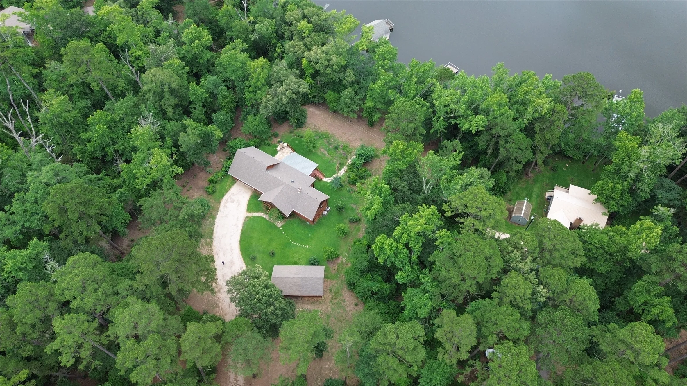 Single Family Residence For Sale in Wood County , 717 private road 6665, Mineola, Texas 75773, 2 Bedroom, 2 Bathroom, 4 Garage spaces, 2,042 Sqft, built in 1994, mls#21264825, Real Estate Agent in Mineola, Homes For Sale in Wood county, Homes For Sale in Mineola, Realtor in Mineola Texas, Real Estate Brokerage Independent Realty Texas, Luminita Cordes Realtor