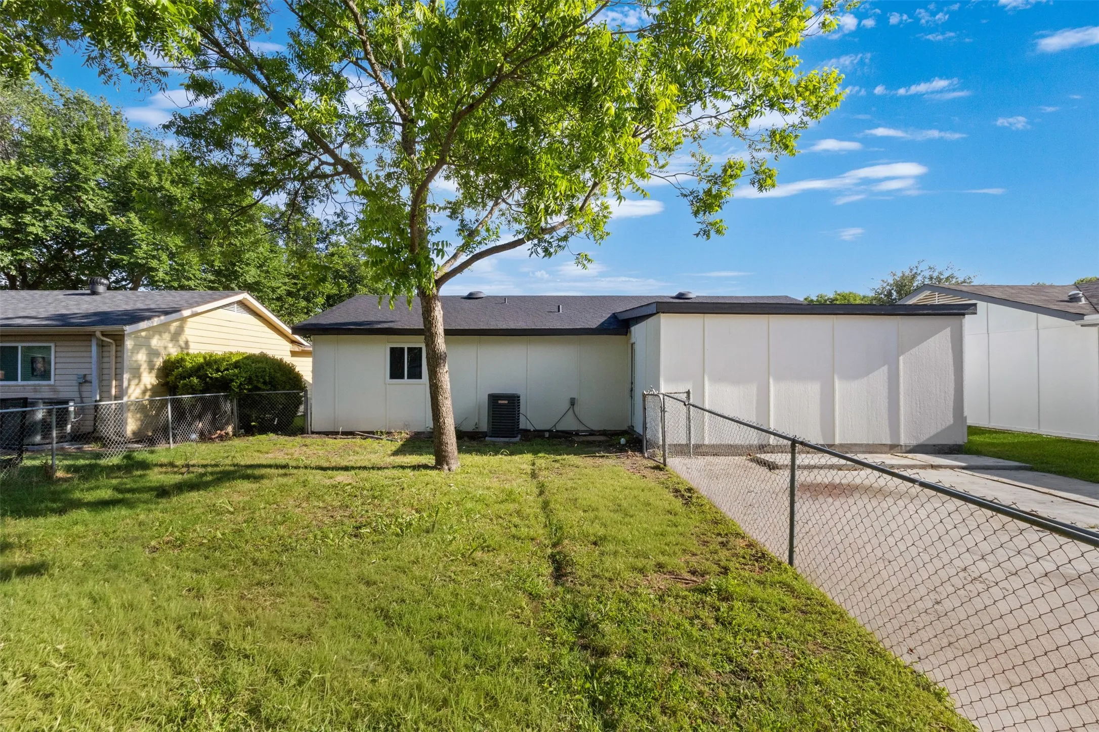 Single Family Residence For Rent in Collin County , 913 Roaming Road Drive, Allen, Texas 75002, 4 Bedroom, 3 Bathroom, Garage spaces, 1,128 Sqft, built in 1971, mls#21275044, Real Estate Agent in Allen, Homes For Rent in Collin county, Homes For Rent in Allen, Realtor in Allen Texas, Real Estate Brokerage Independent Realty Texas, Luminita Cordes Realtor