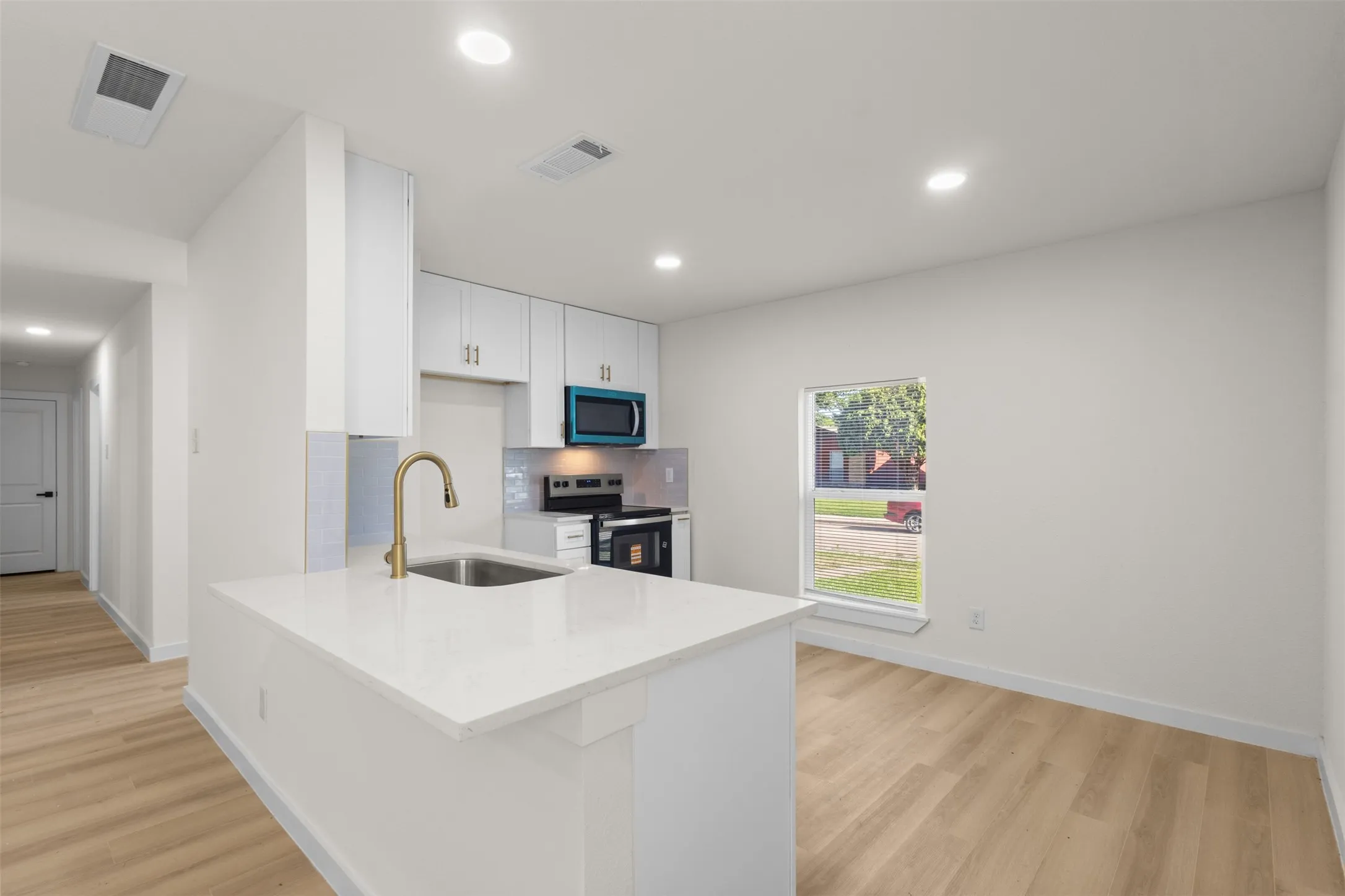 Single Family Residence For Rent in Collin County , 913 Roaming Road Drive, Allen, Texas 75002, 4 Bedroom, 3 Bathroom, Garage spaces, 1,128 Sqft, built in 1971, mls#21275044, Real Estate Agent in Allen, Homes For Rent in Collin county, Homes For Rent in Allen, Realtor in Allen Texas, Real Estate Brokerage Independent Realty Texas, Luminita Cordes Realtor