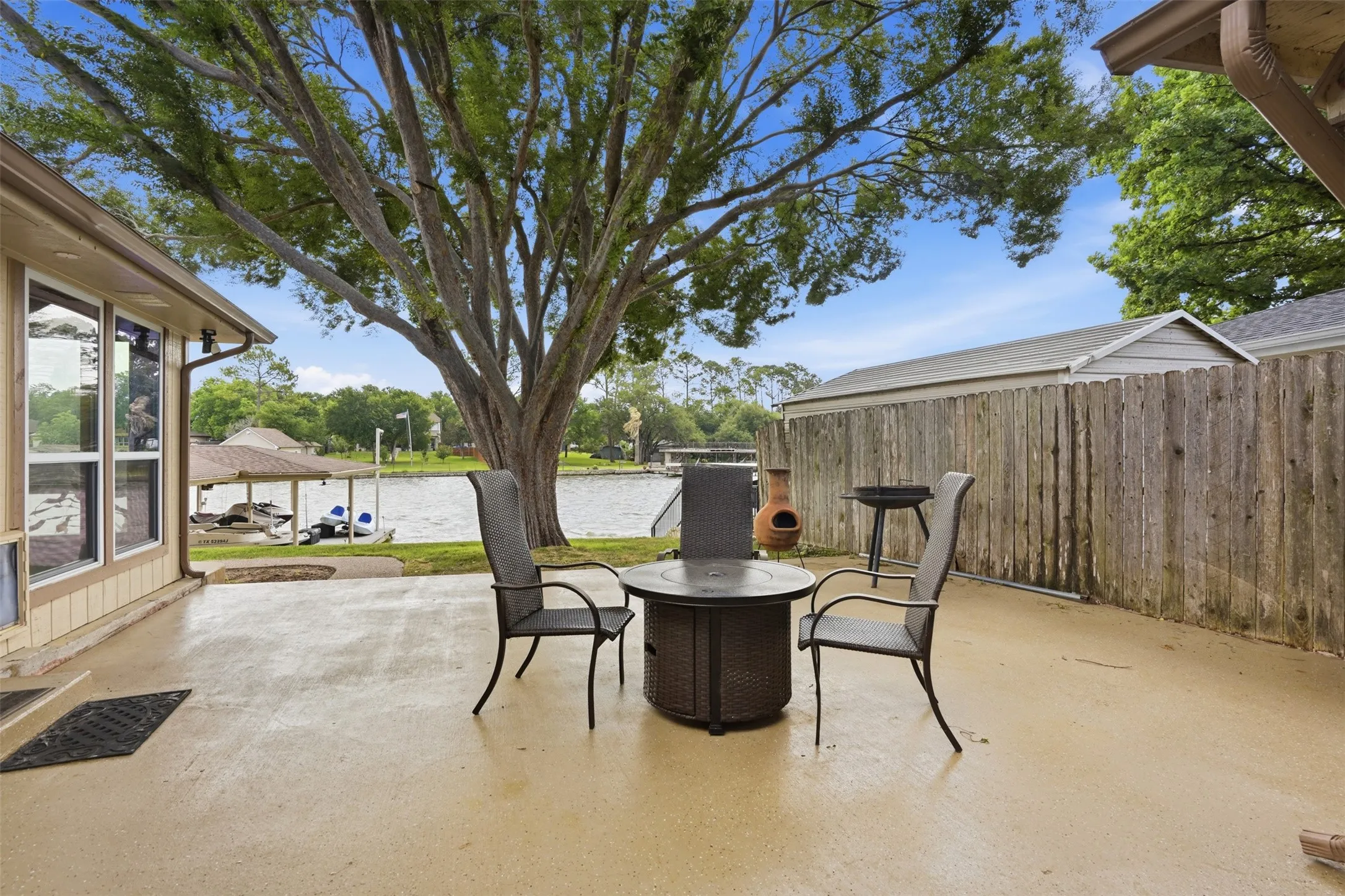 Single Family Residence For Sale in Hood County , 4021 Dakota Trail, Granbury, Texas 76048, 3 Bedroom, 2 Bathroom, 2 Garage spaces, 2,410 Sqft, built in 1987, mls#21274968, Real Estate Agent in Granbury, Homes For Sale in Hood county, Homes For Sale in Granbury, Realtor in Granbury Texas, Real Estate Brokerage Independent Realty Texas, Luminita Cordes Realtor