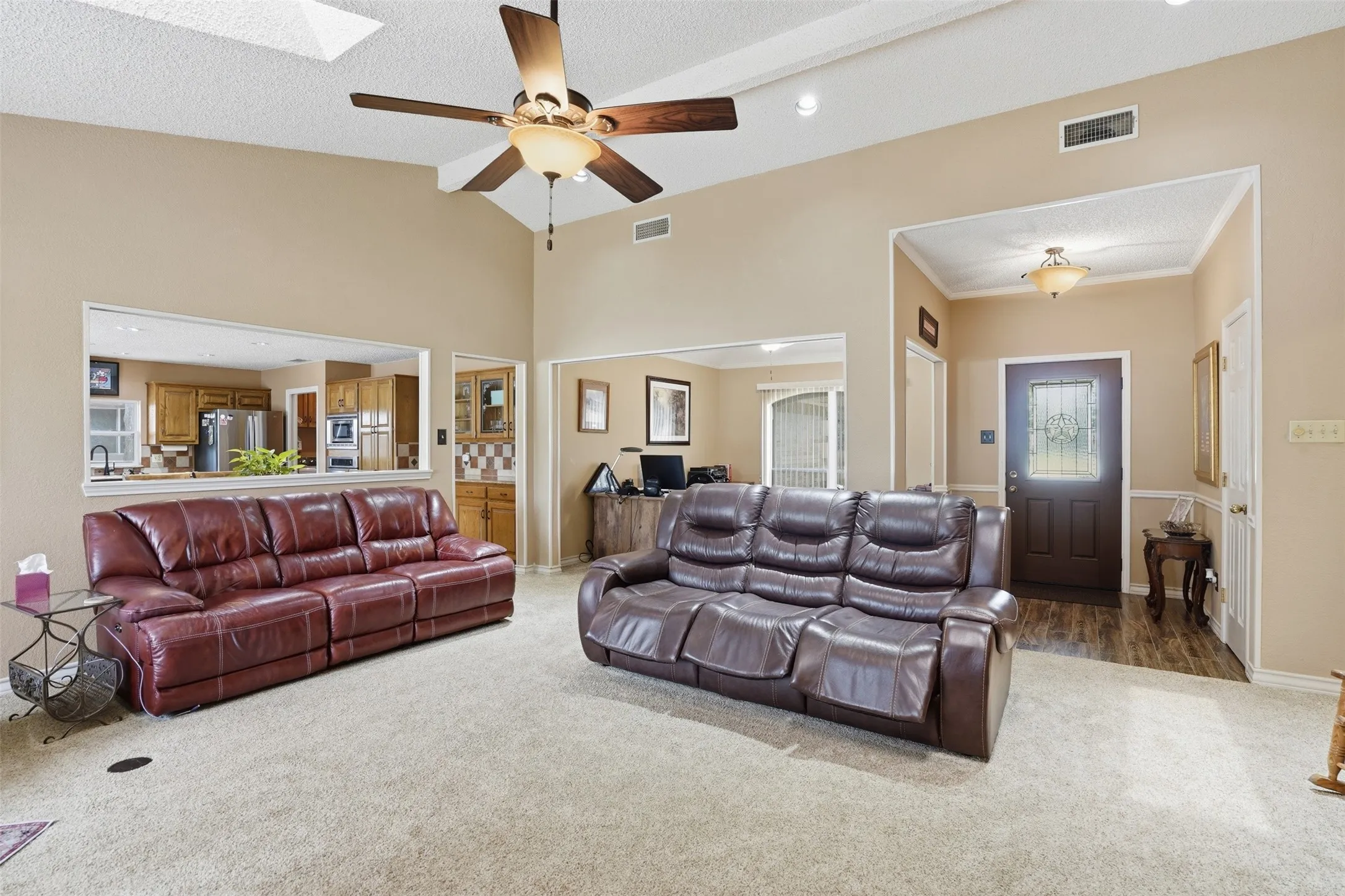 Single Family Residence For Sale in Hood County , 4021 Dakota Trail, Granbury, Texas 76048, 3 Bedroom, 2 Bathroom, 2 Garage spaces, 2,410 Sqft, built in 1987, mls#21274968, Real Estate Agent in Granbury, Homes For Sale in Hood county, Homes For Sale in Granbury, Realtor in Granbury Texas, Real Estate Brokerage Independent Realty Texas, Luminita Cordes Realtor